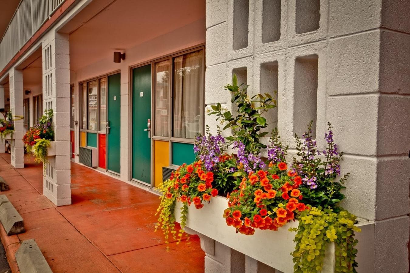 The Thunderbird Inn in Savannah