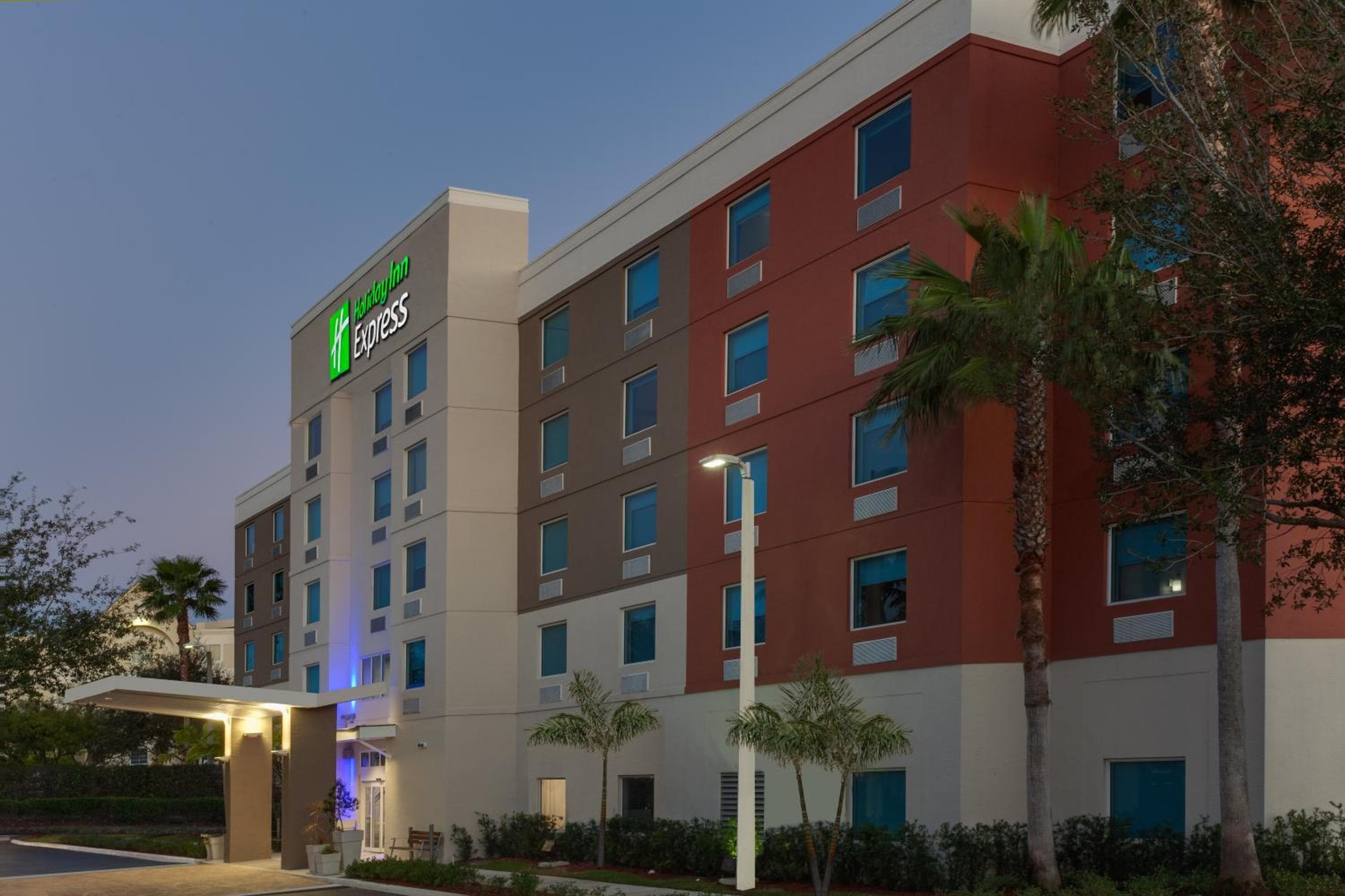 Holiday Inn Express Hotel & Suites Fort Lauderdale Airport/Cruise Port by IHG in Fort Lauderdale