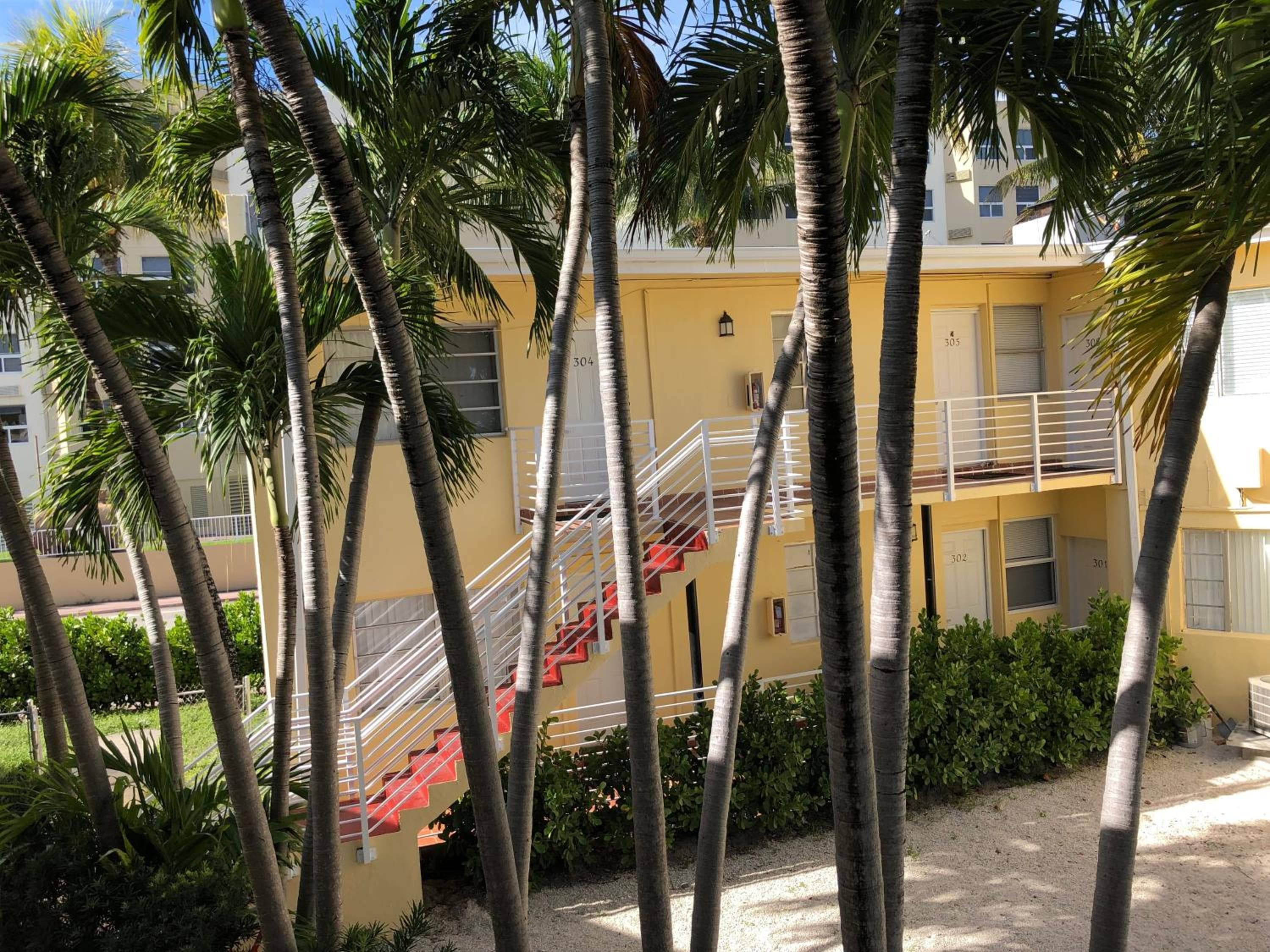 Beach Place Hotel