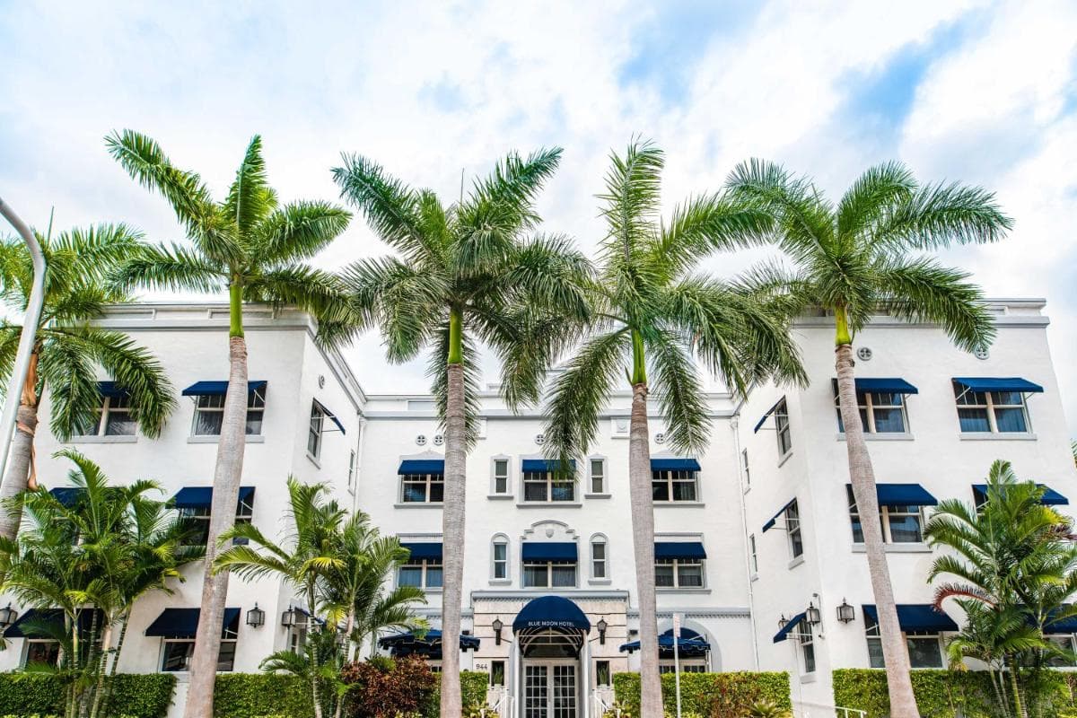 Blue Moon Hotel: Hotel Building