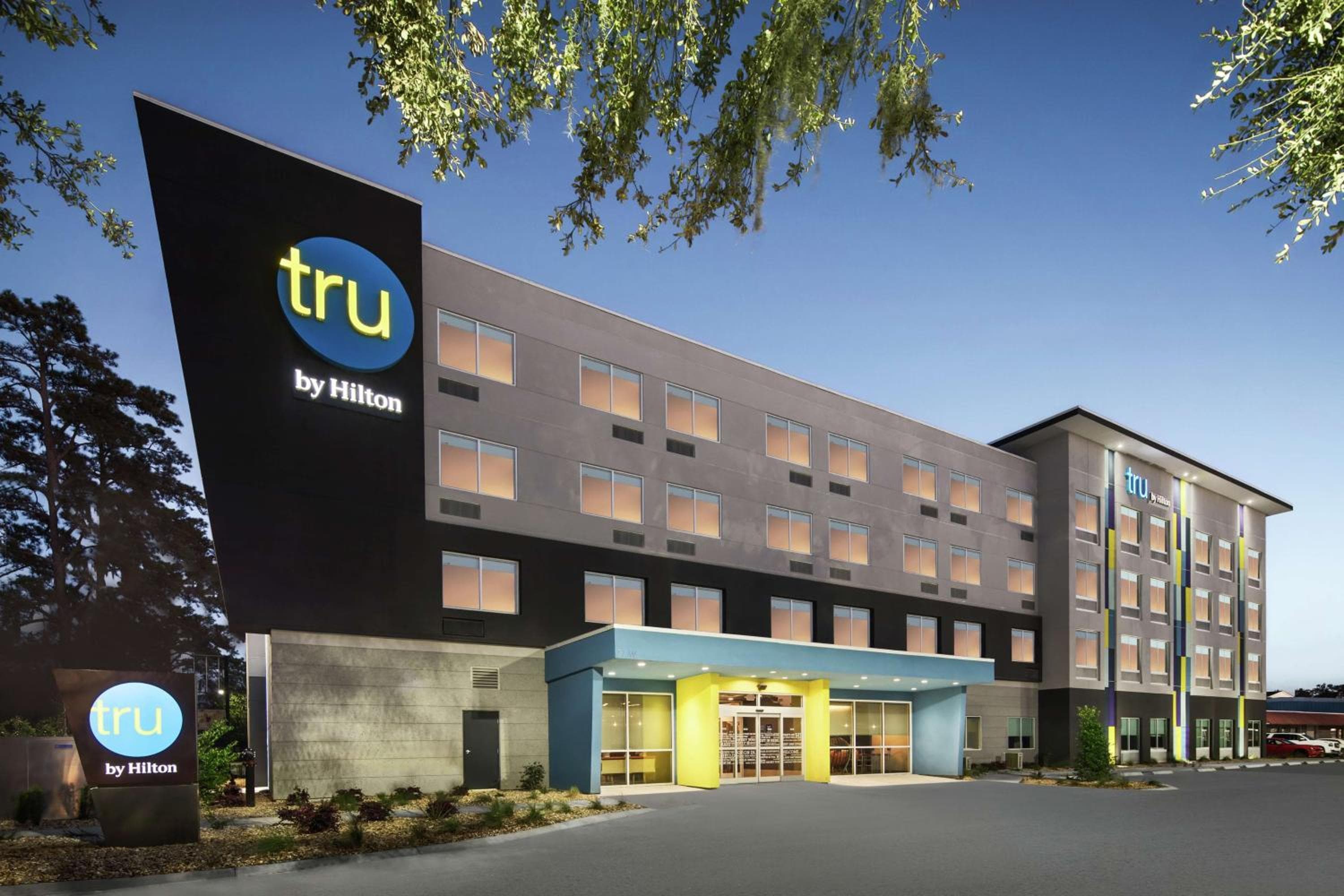 Tru By Hilton Savannah Midtown in Savannah