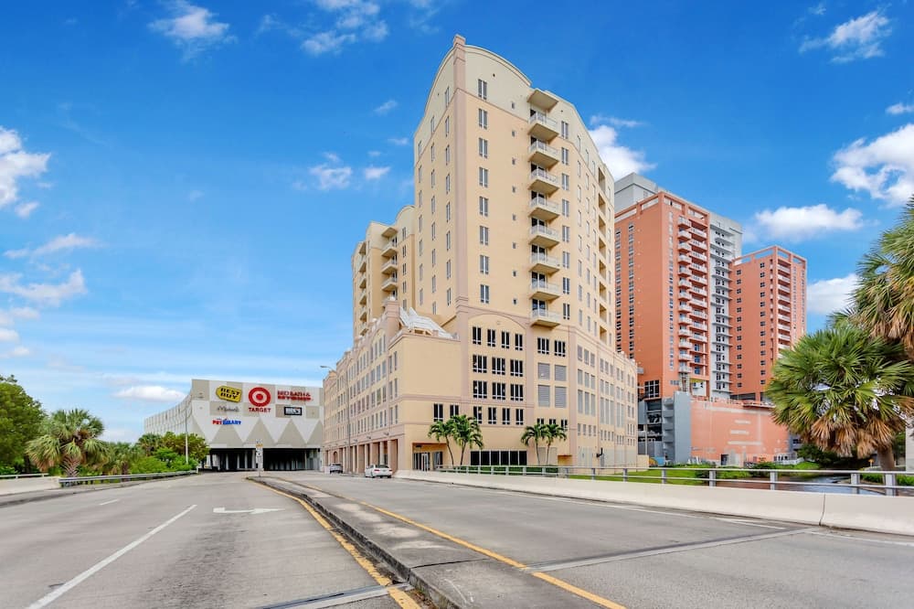 Towers of Dadeland by Miami Vacations