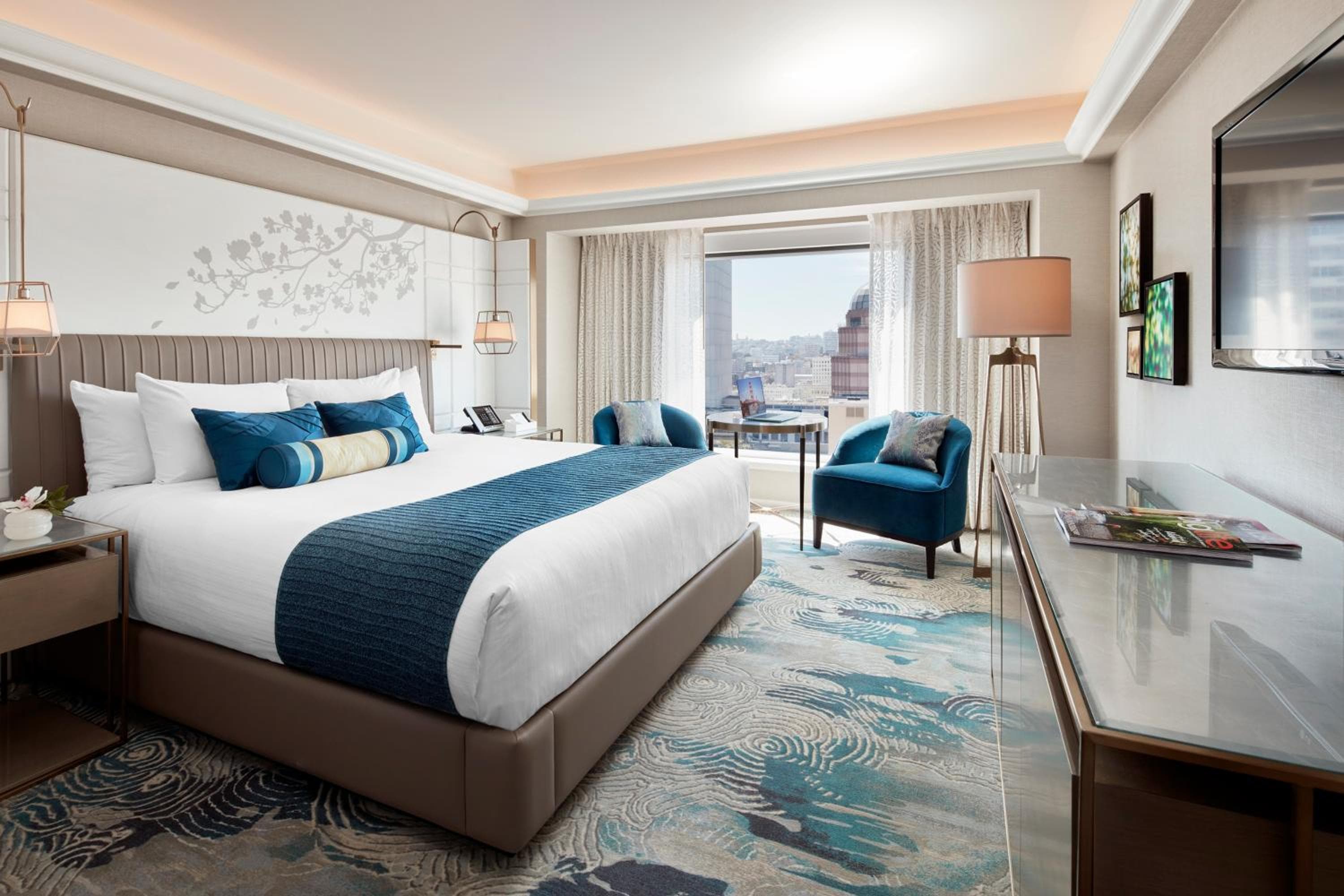 Deluxe King Room room photo