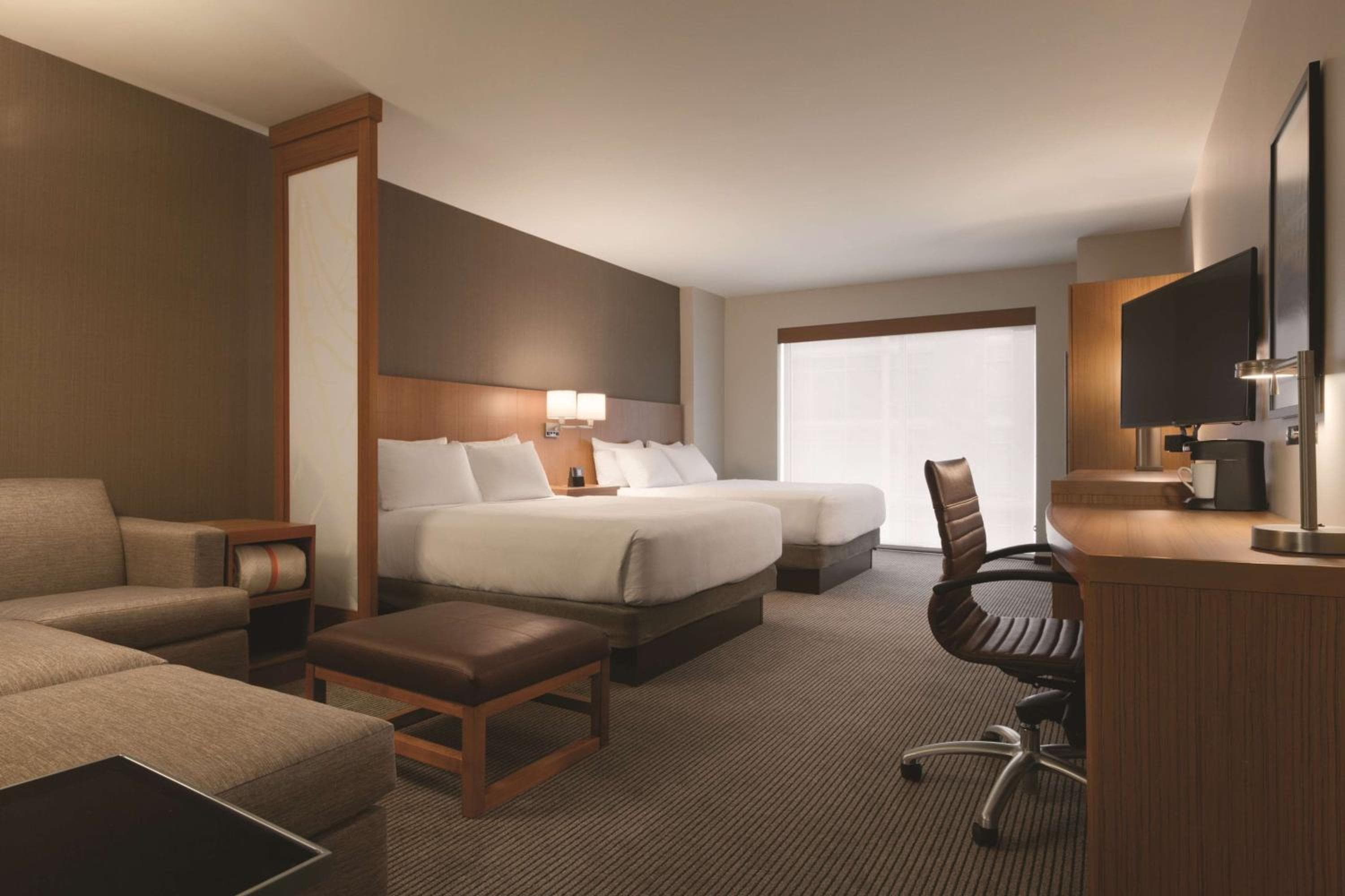 Queen Room with Two Queen Beds and Sofa Bed - High Floor room photo
