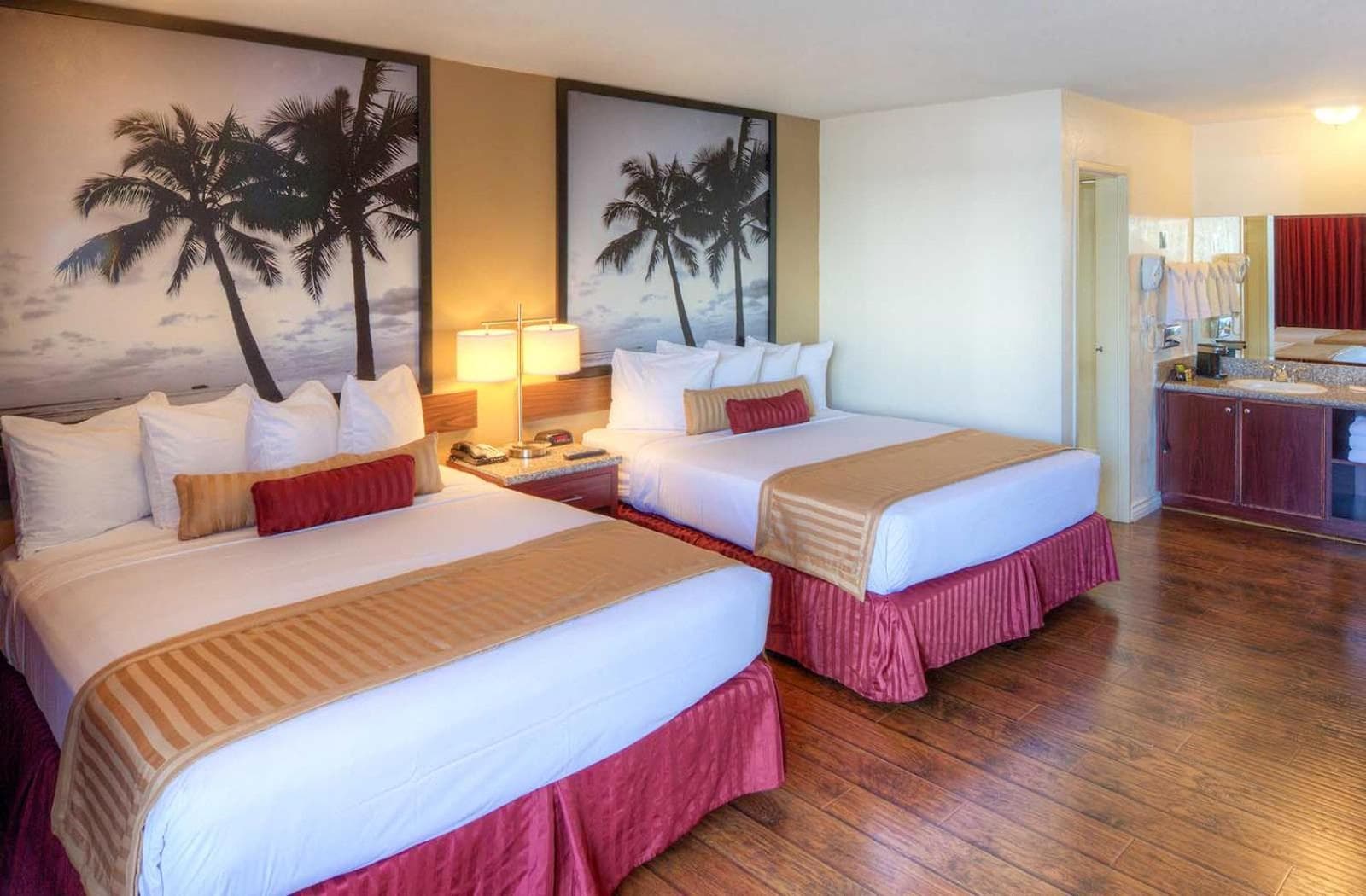 Queen Room with Two Queen Beds - Non-Smoking room photo