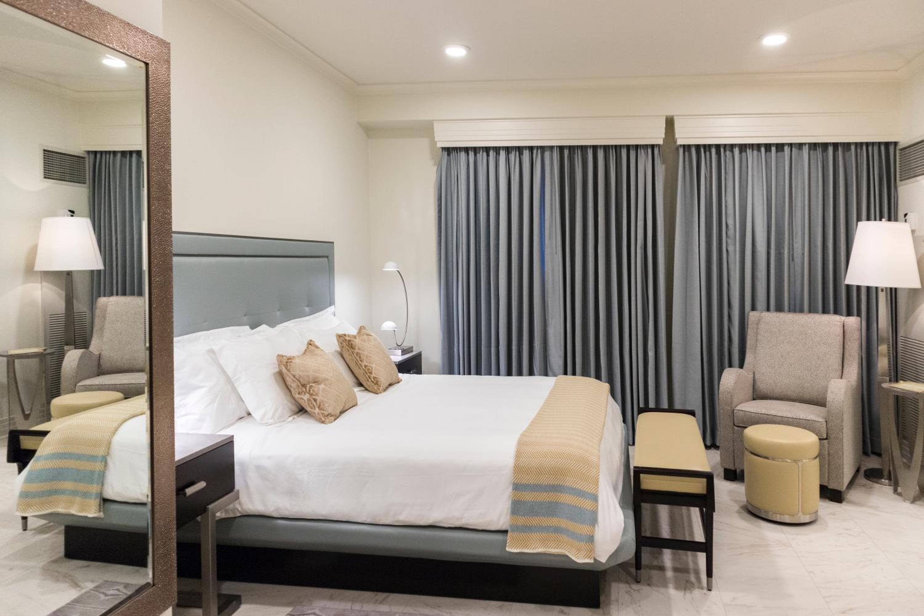 Deluxe King Room room photo