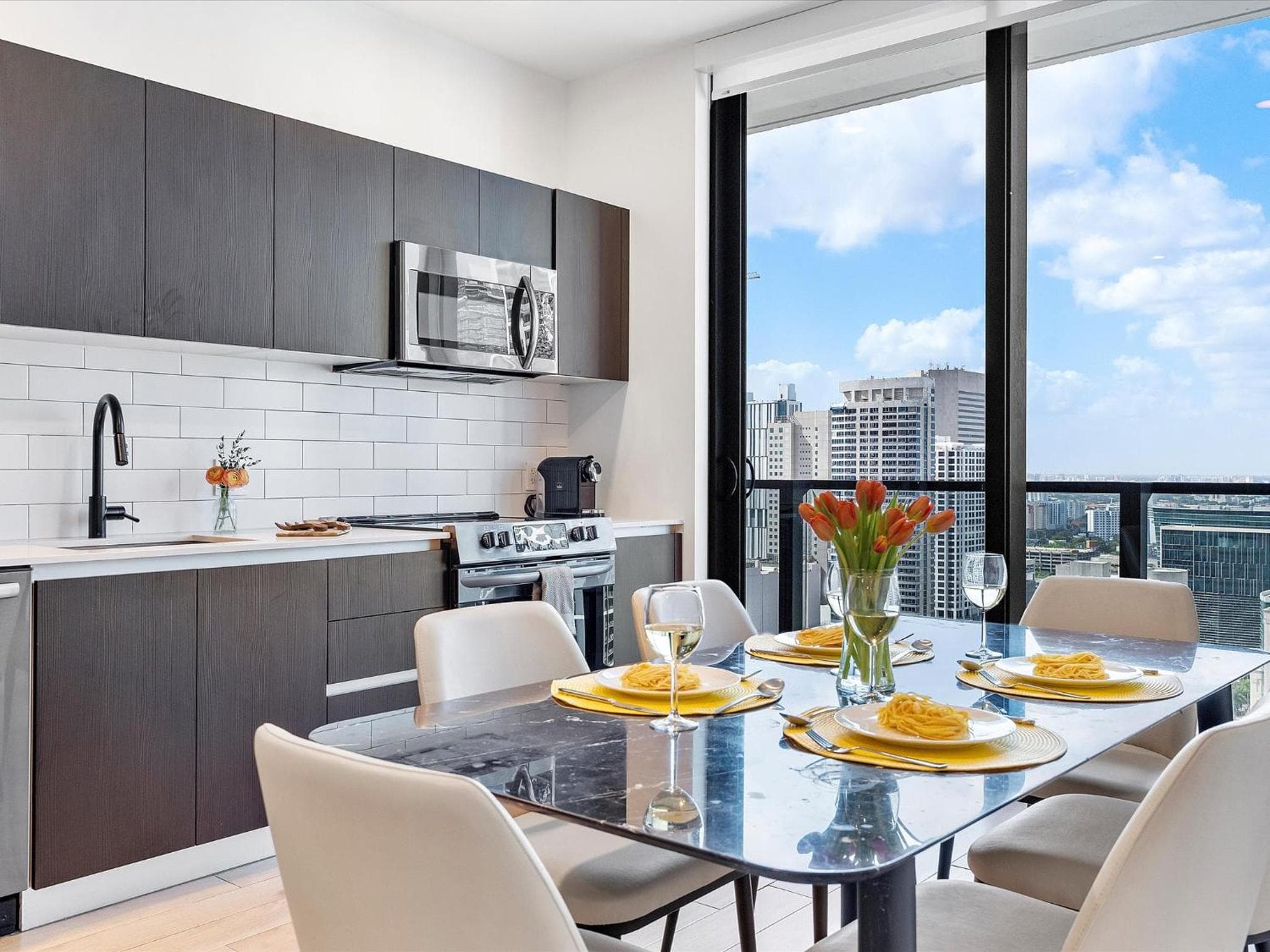 Three-Bedroom Premium Apartment with Balcony room photo