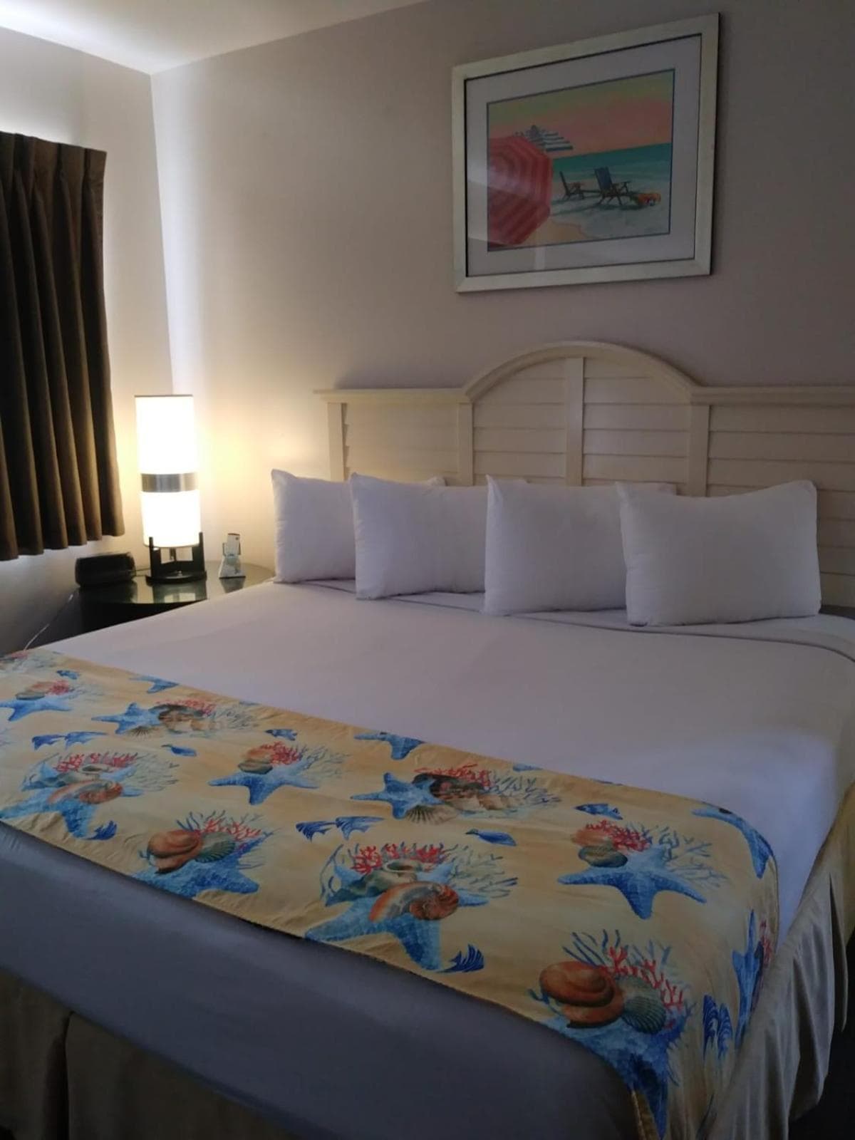 Superior King with Kitchenette- Free Parking room photo