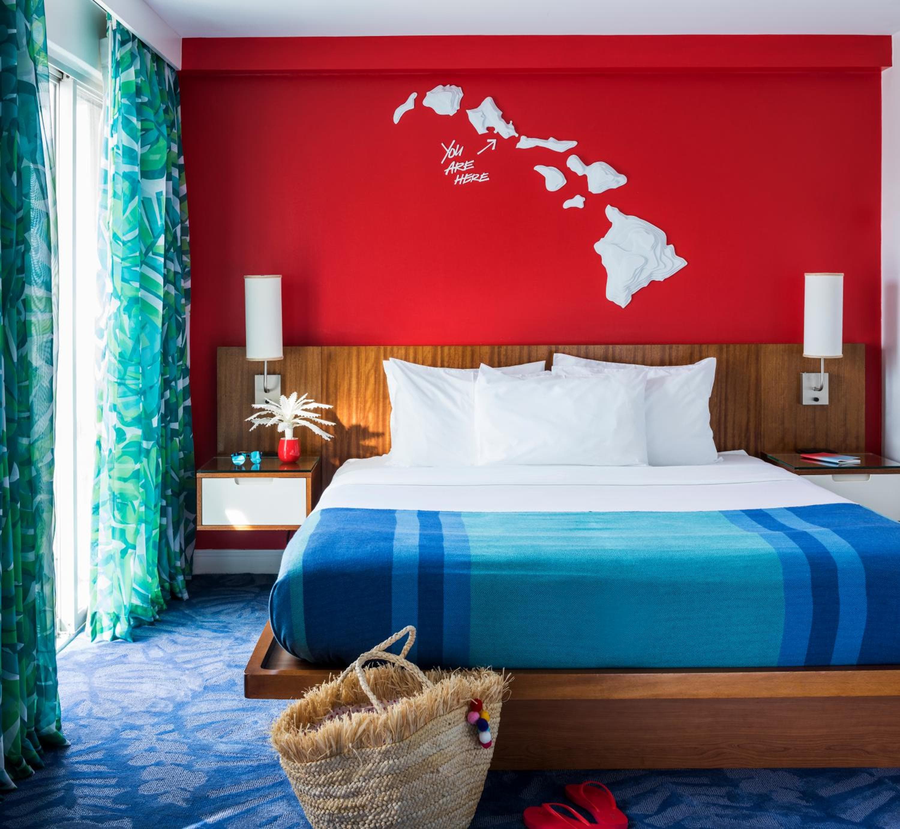 One Queen Bed room photo
