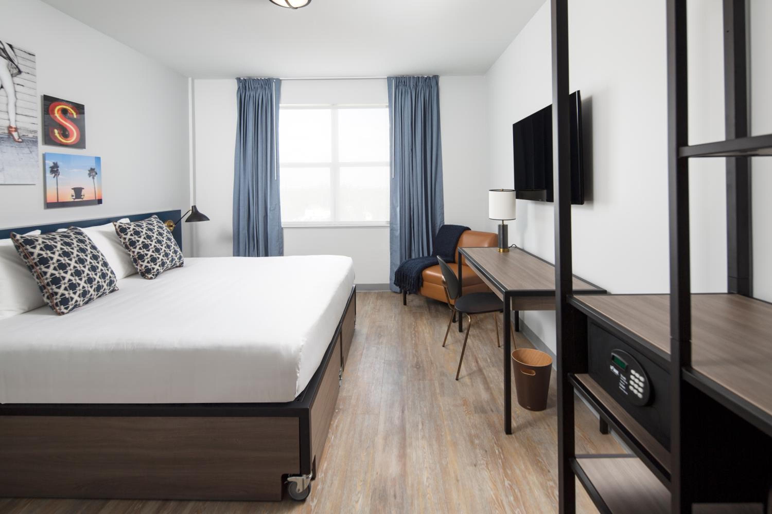 Deluxe King room photo
