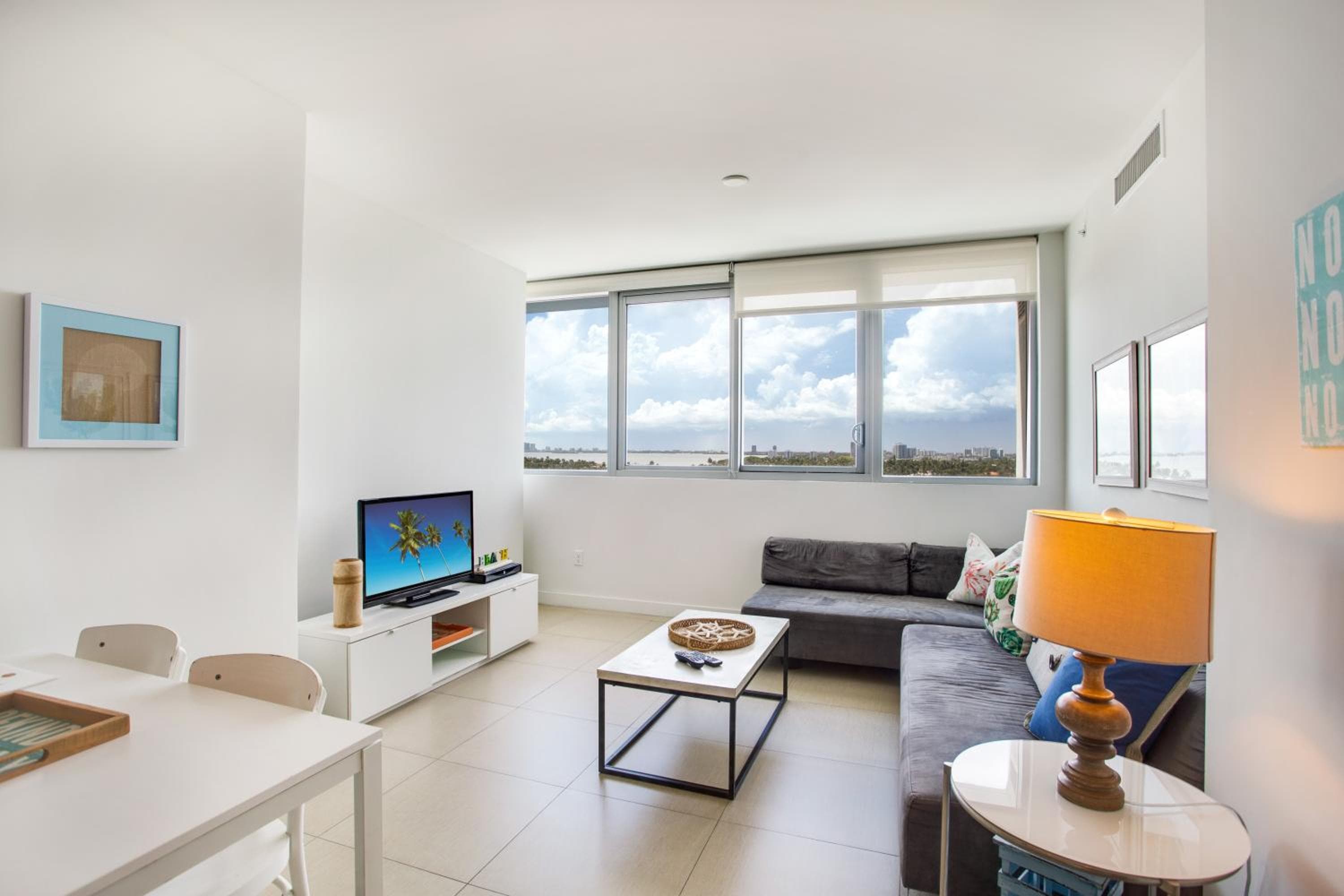 One-Bedroom Apartment with City View (No Balcony) room photo