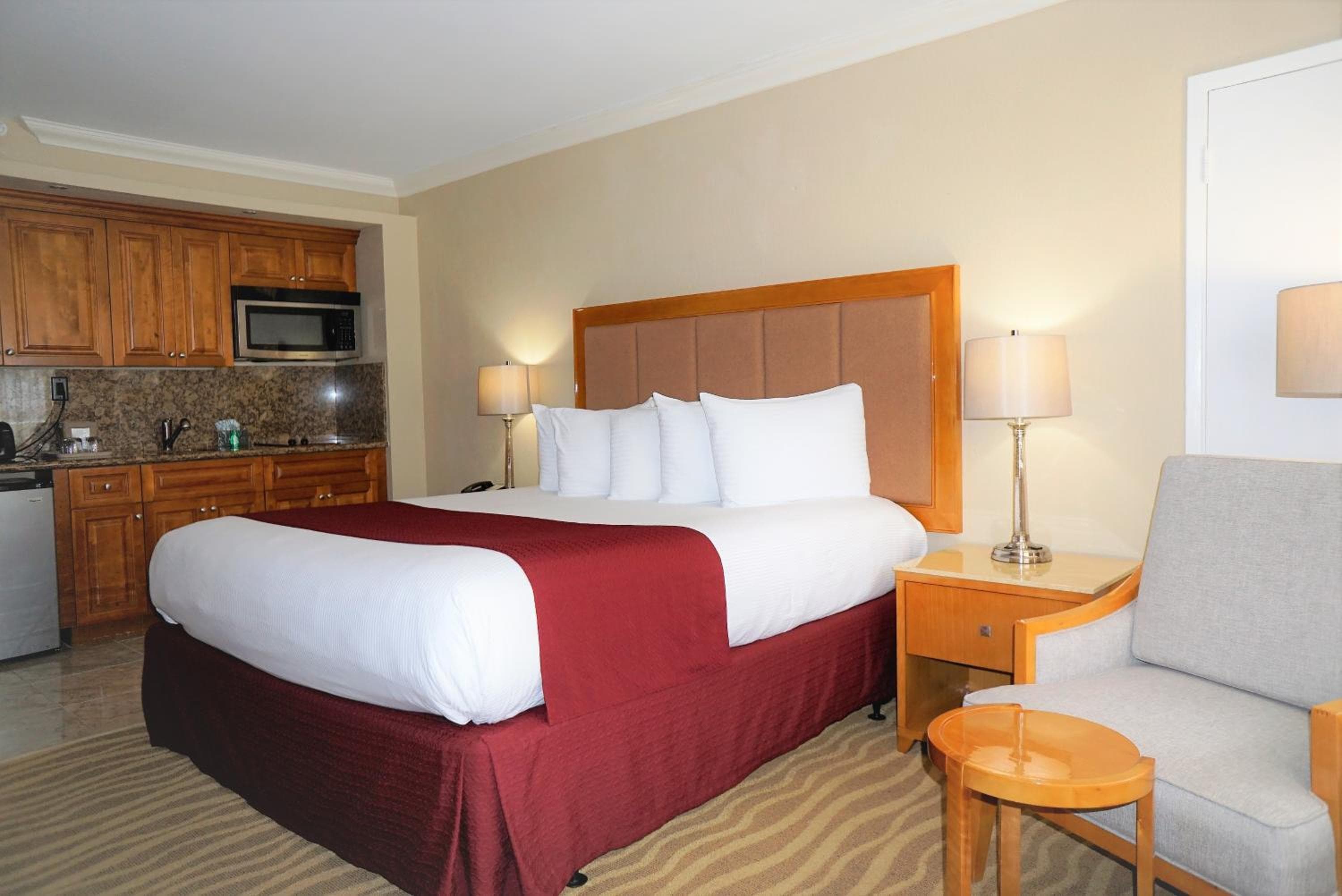 Deluxe King Room room photo
