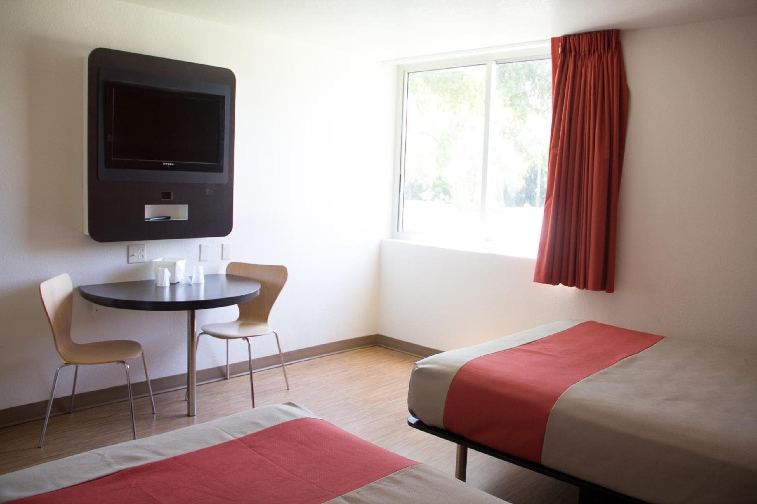 Queen Room with Two Queen Beds - Non-Smoking room photo