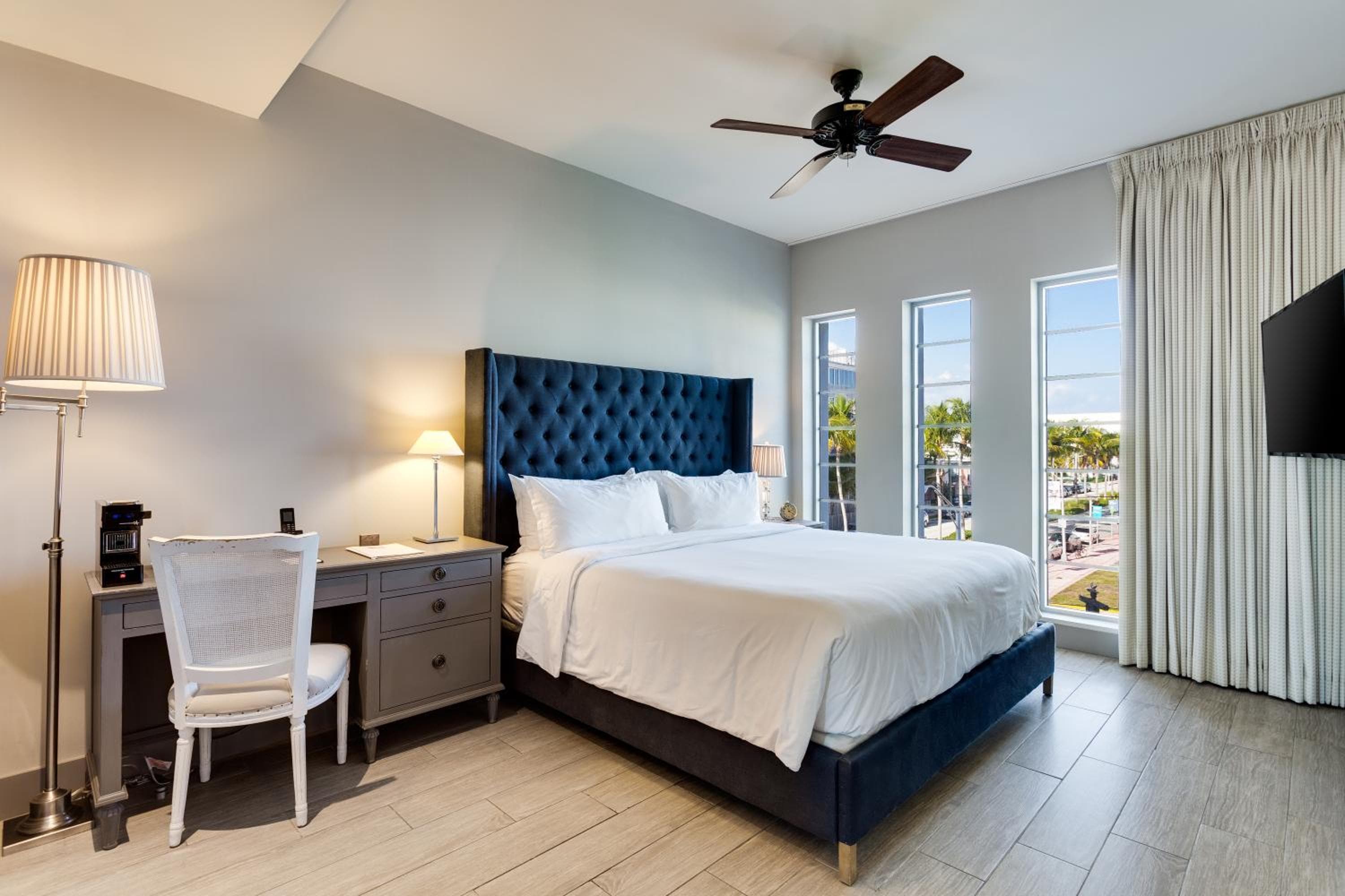 Classic Room with King Bed room photo