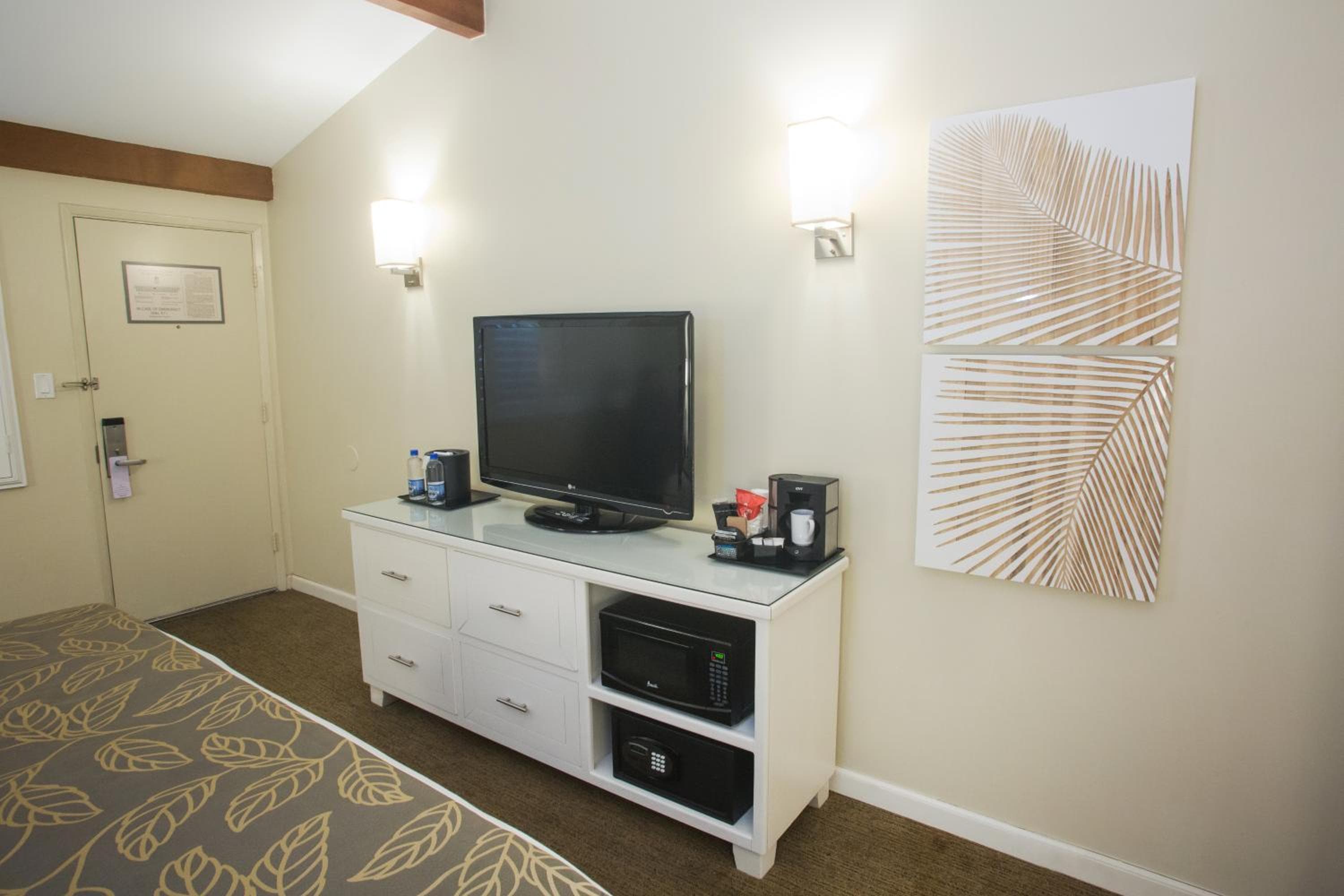 Standard Room, 1 King Bed, Accessible room photo
