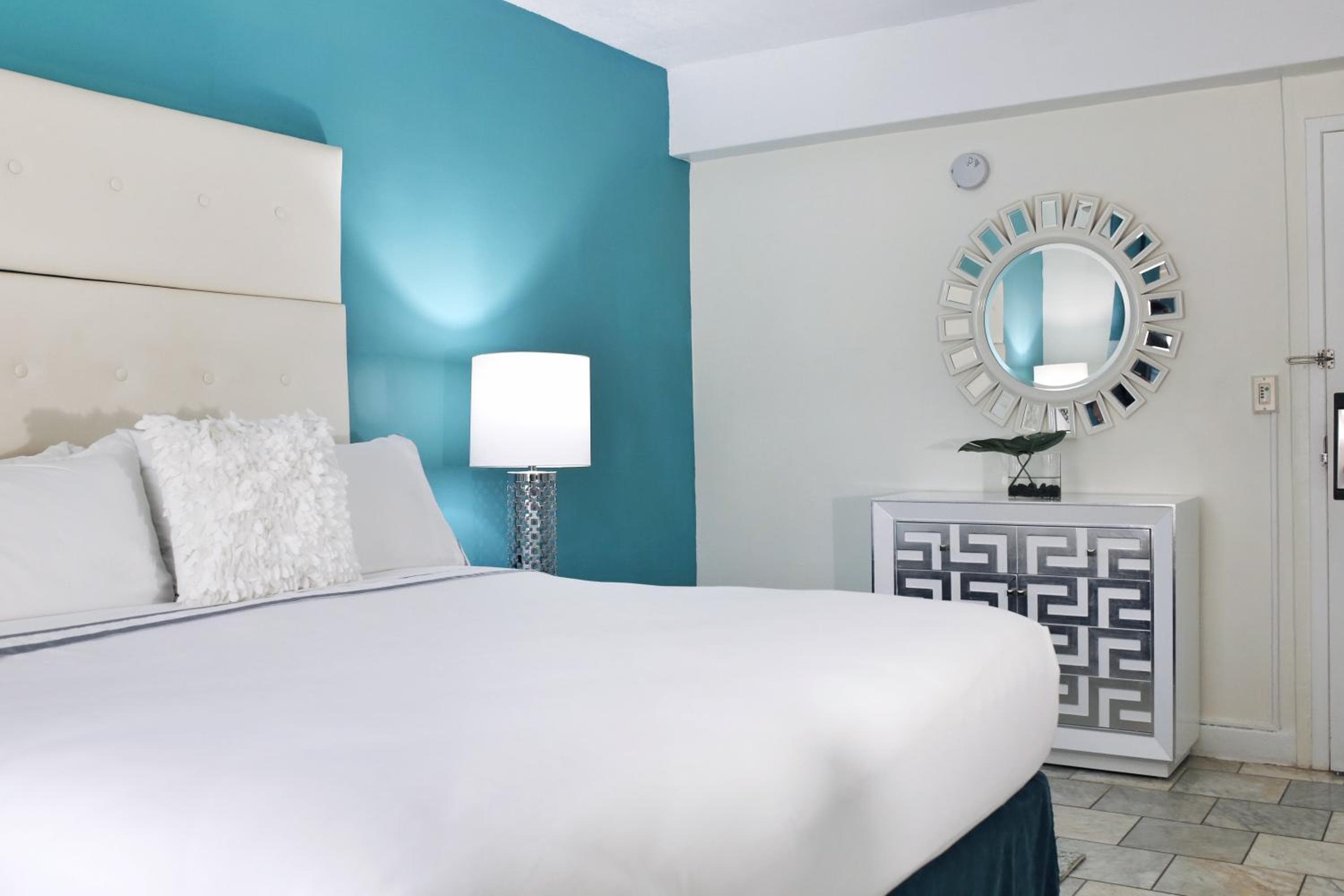 Deluxe King Room room photo
