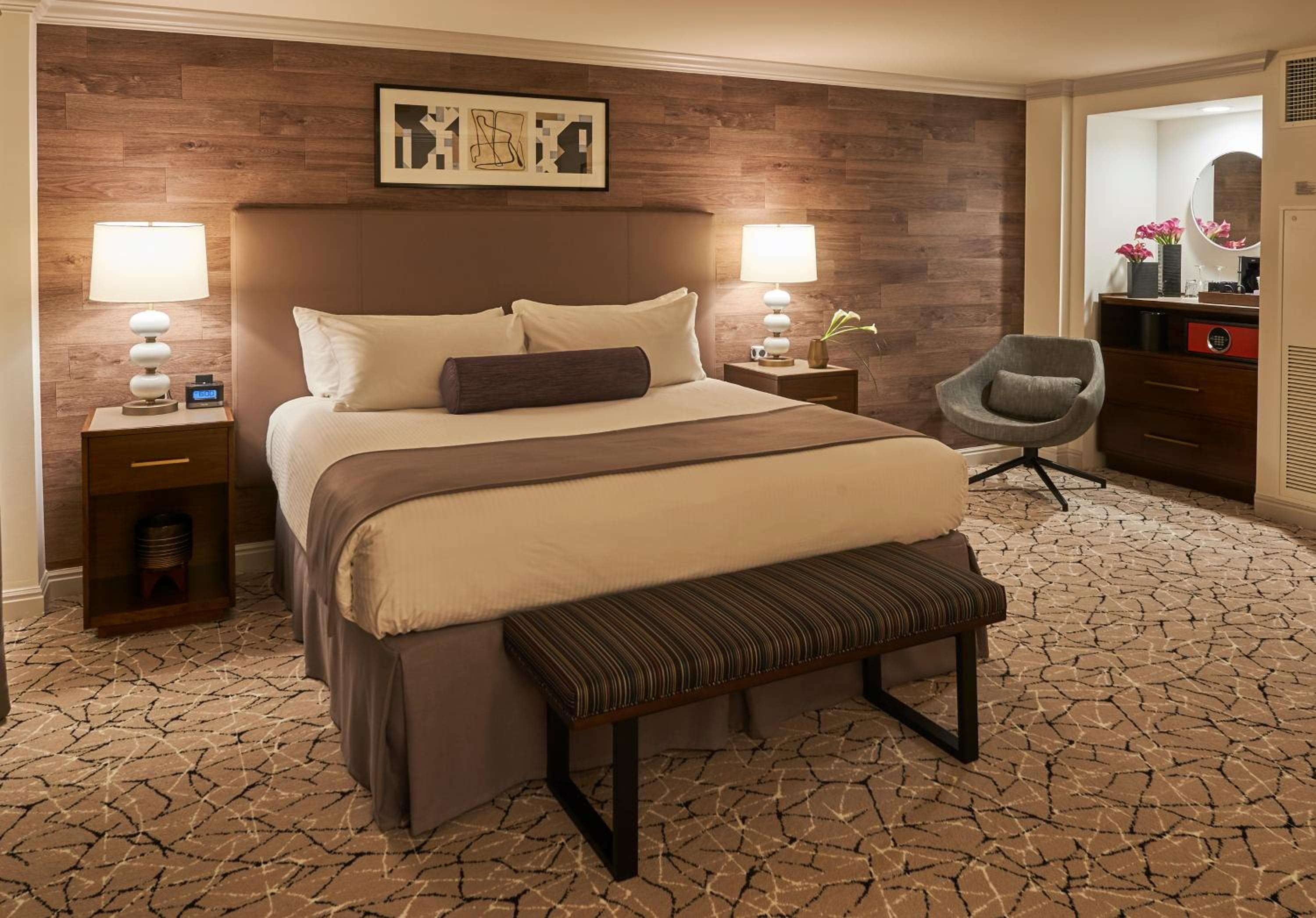 Deluxe King Room room photo