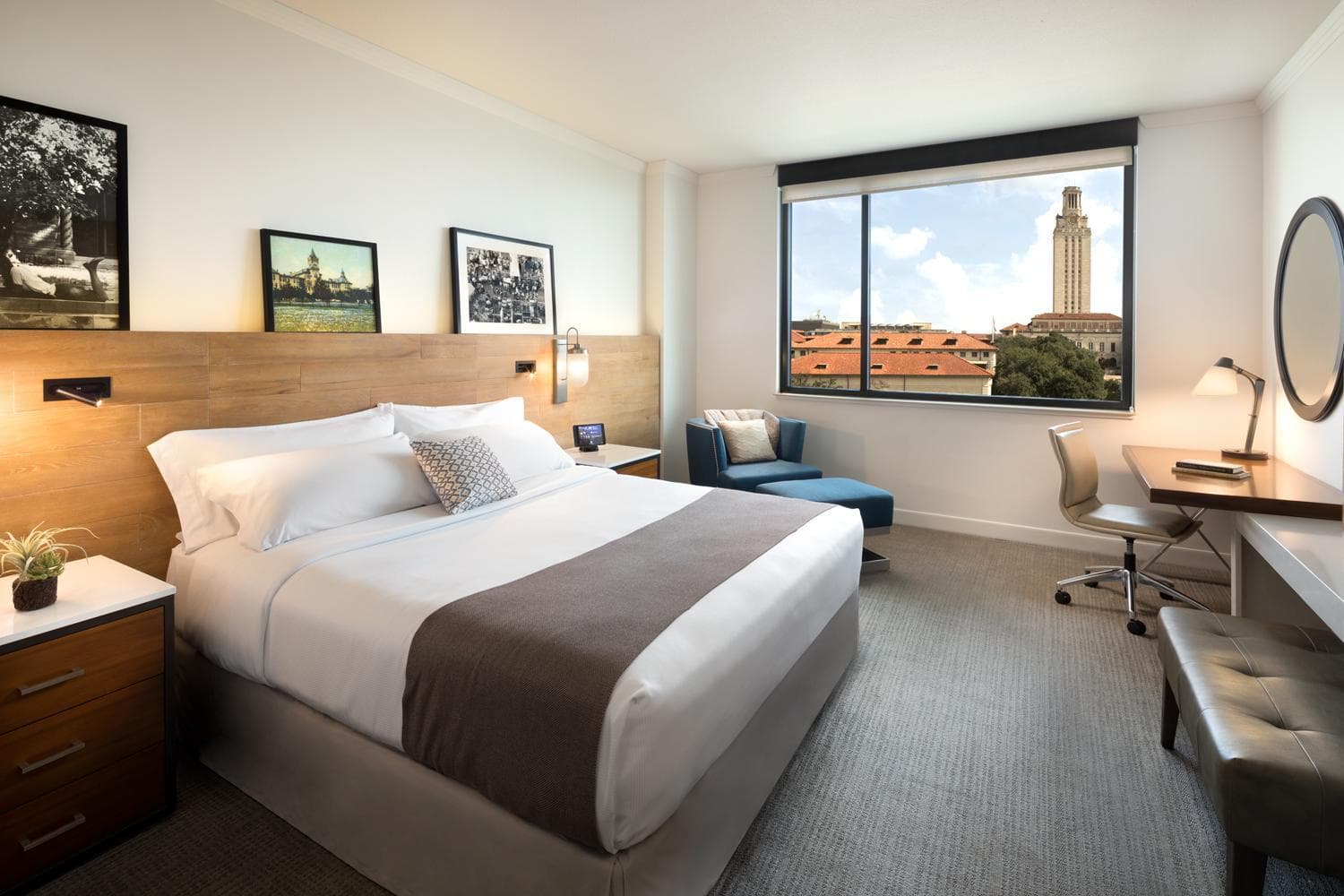 King Room with University View room photo