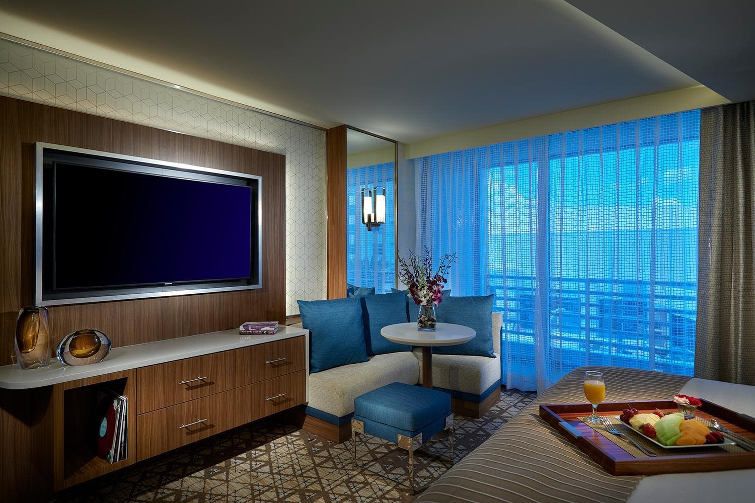 East Tower Deluxe King - Non-Smoking room photo