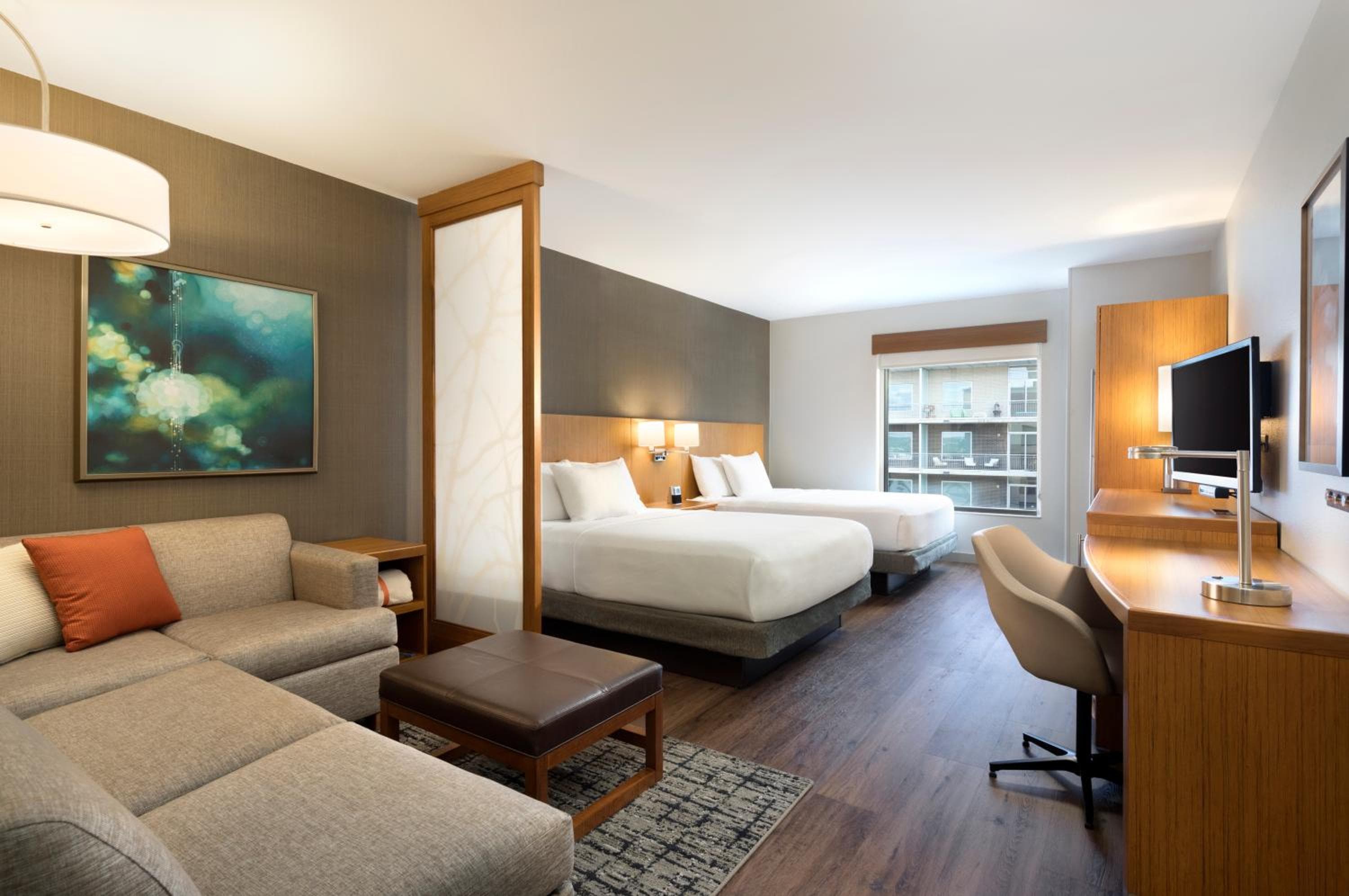Queen Room with Two Queen Beds and Sofa Bed - High Floor room photo