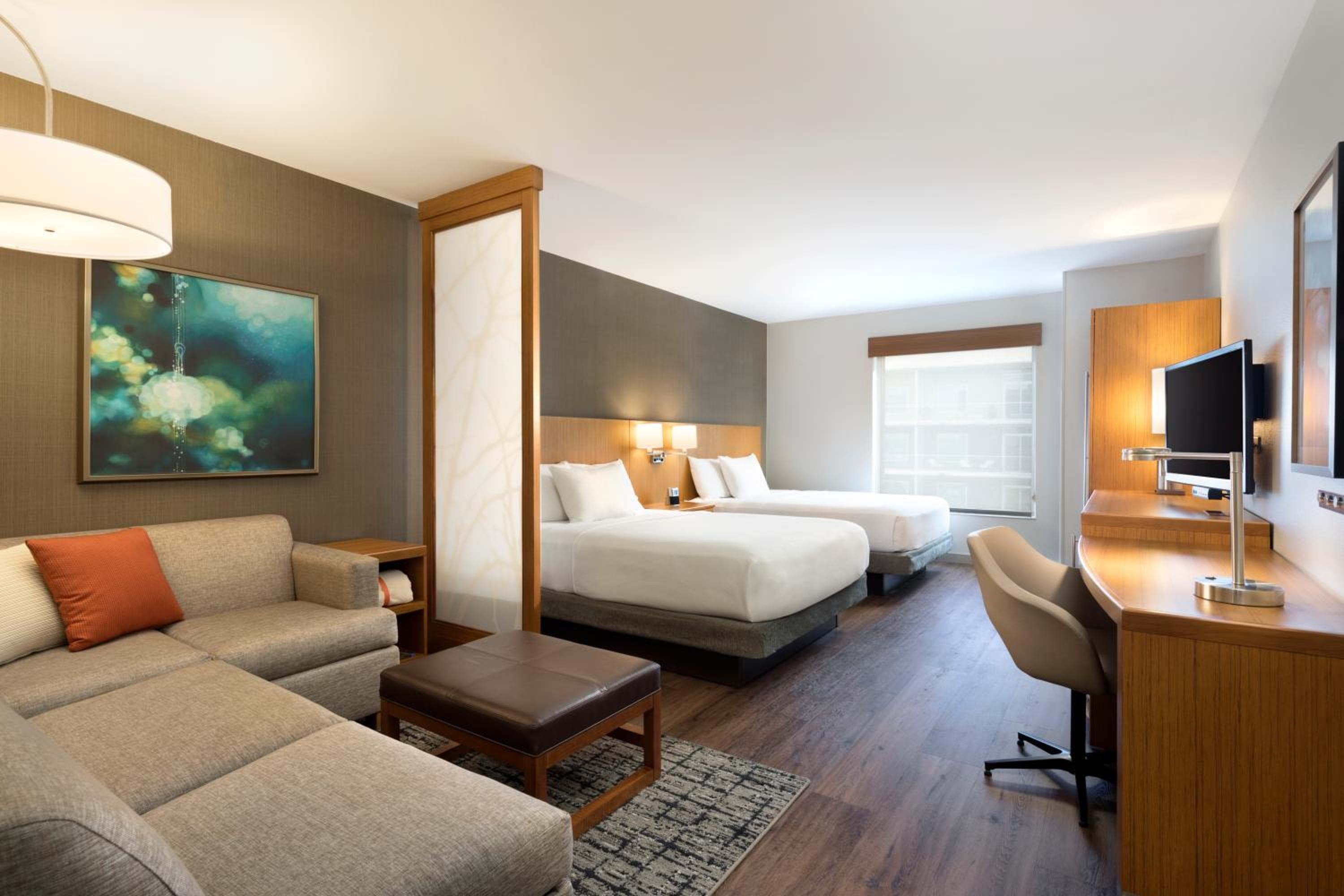 Queen Room with Two Queen Beds and Sofa Bed room photo