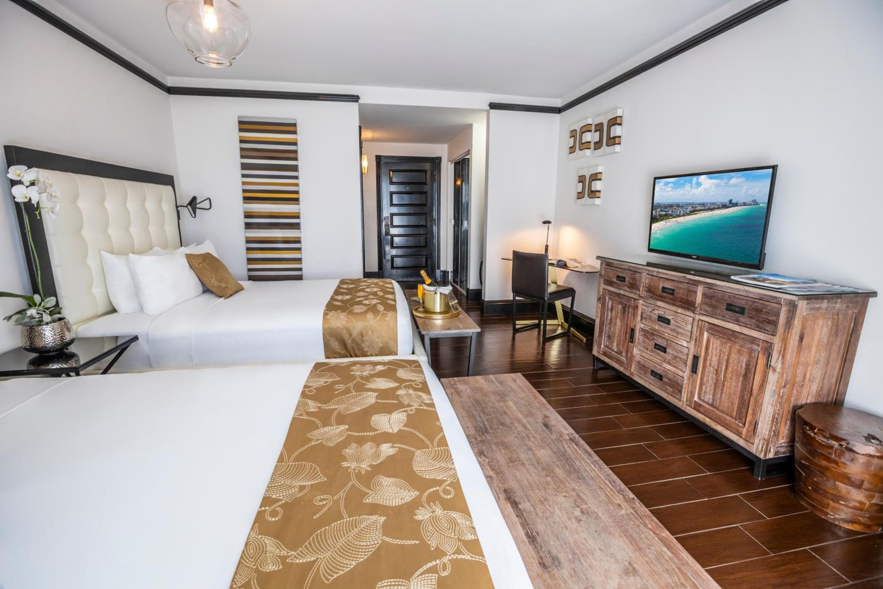 Classic Double Queen Room room photo