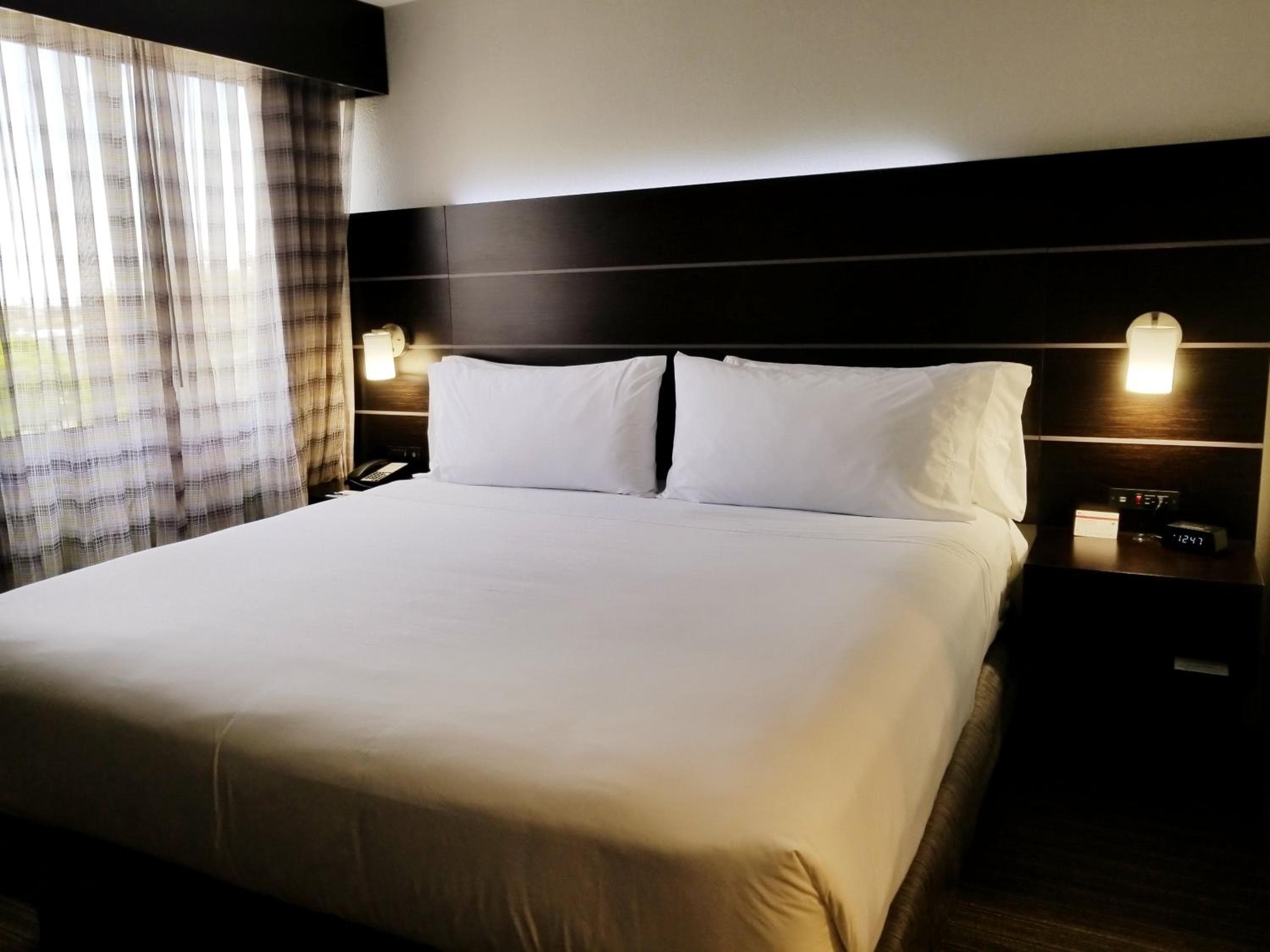 One-Bedroom Suite room photo