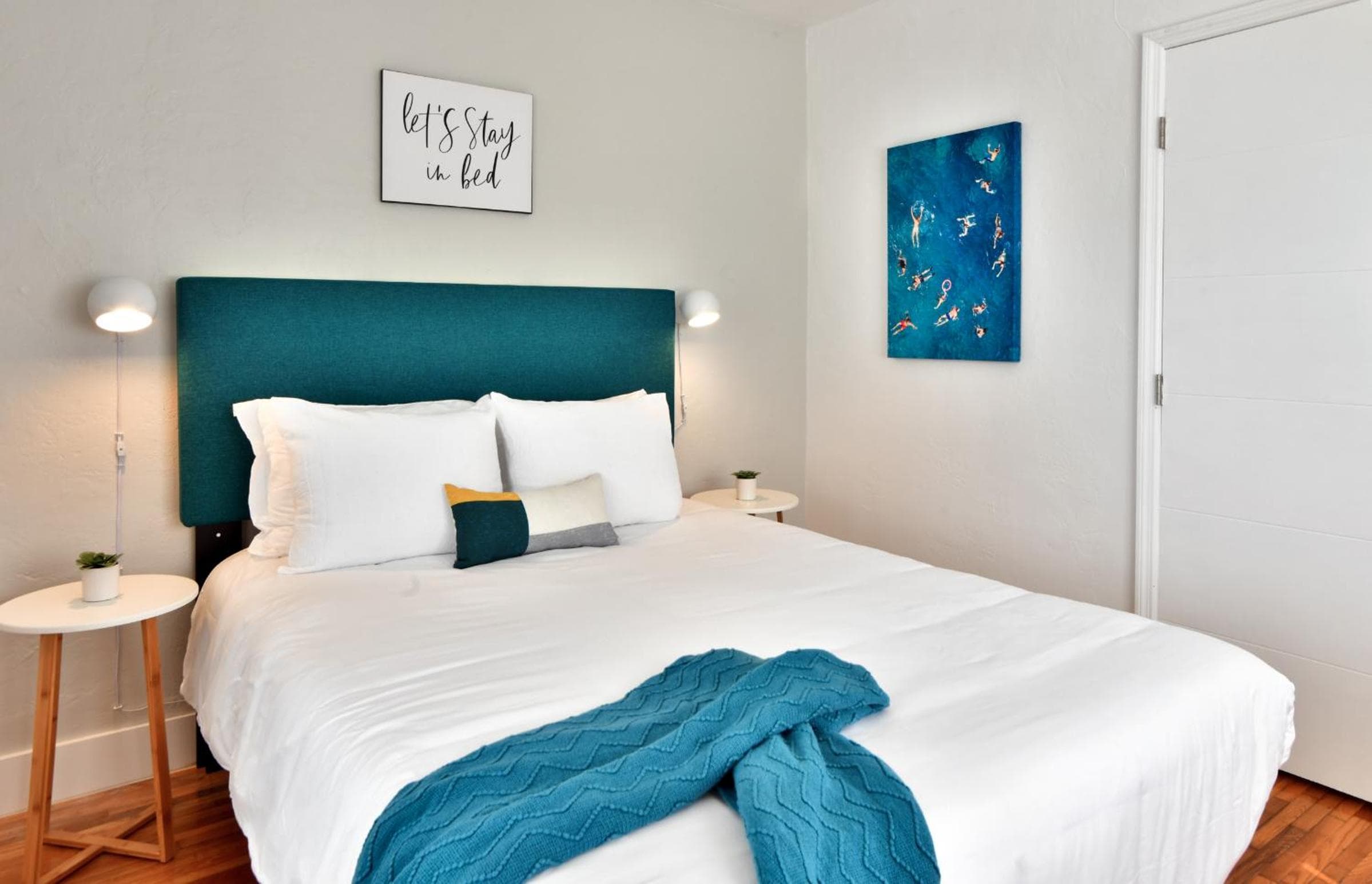 One-Bedroom Apartment with Day Room room photo