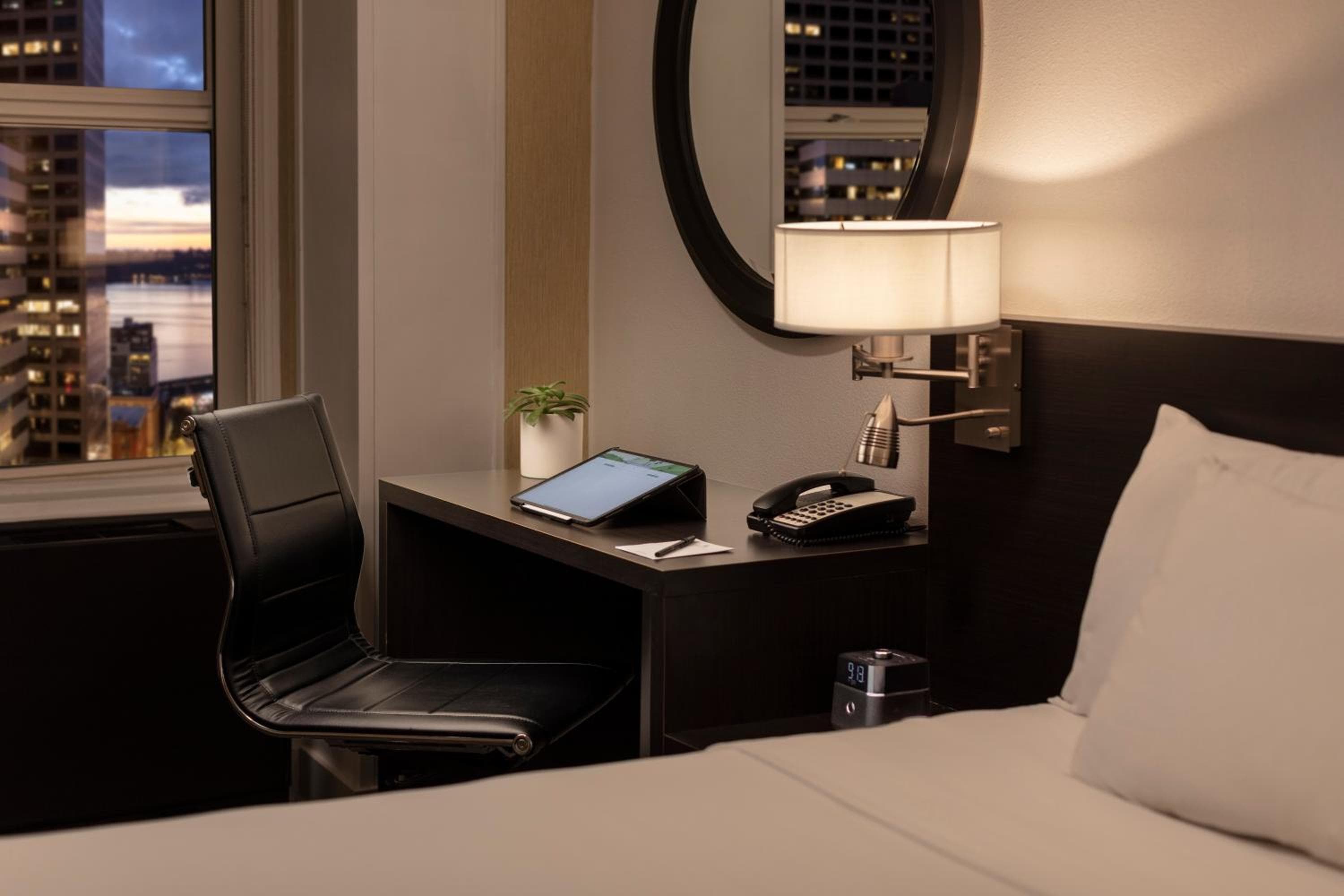Deluxe Queen Room room photo