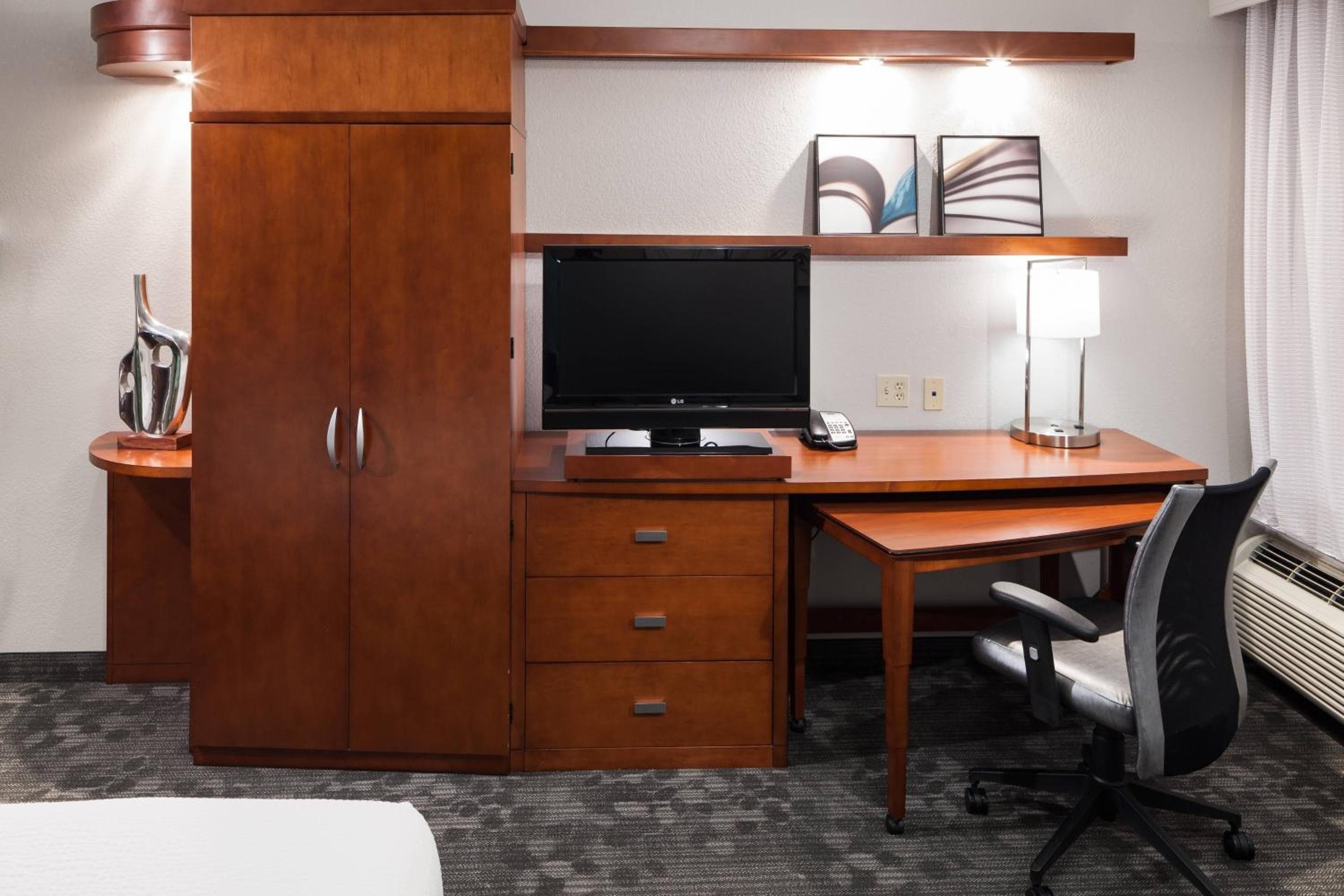 One-Bedroom King Suite with Sofa Bed room photo