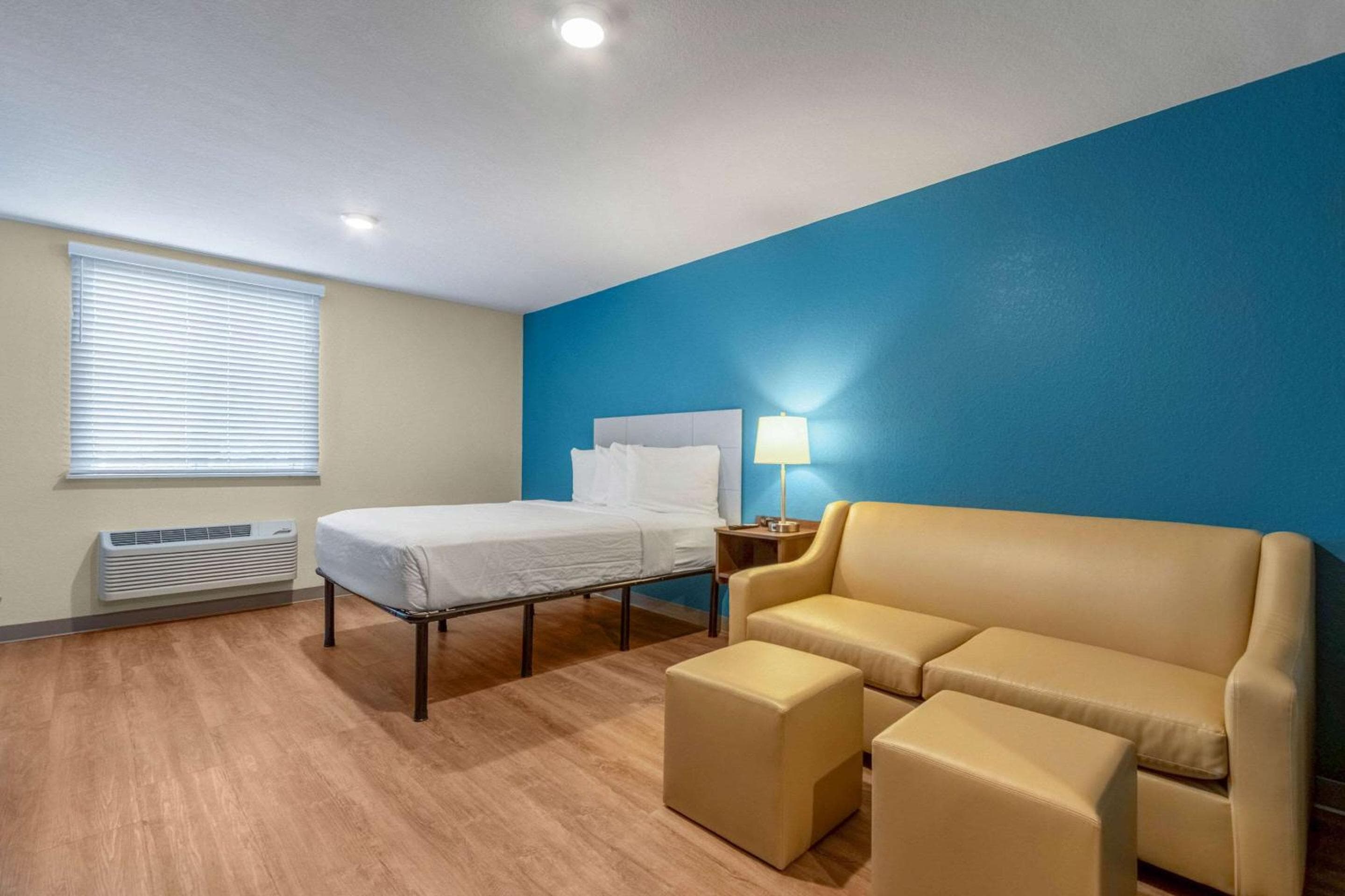 Queen Room with Sofa Bed - Disability Access/Non-Smoking room photo