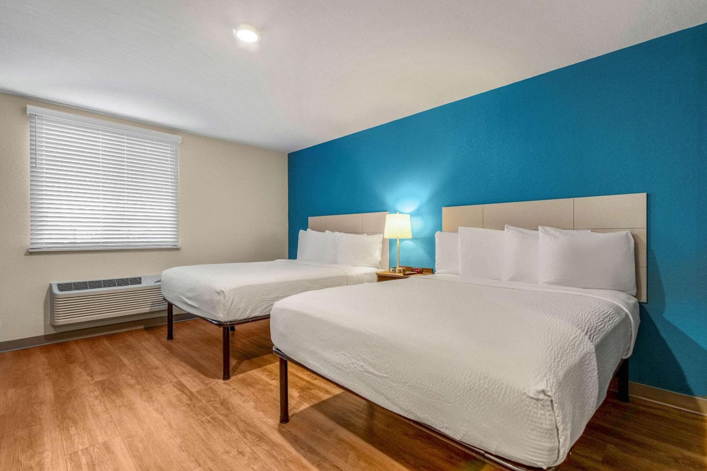 Standard Queen Room with Two Queen Beds - Non-Smoking room photo