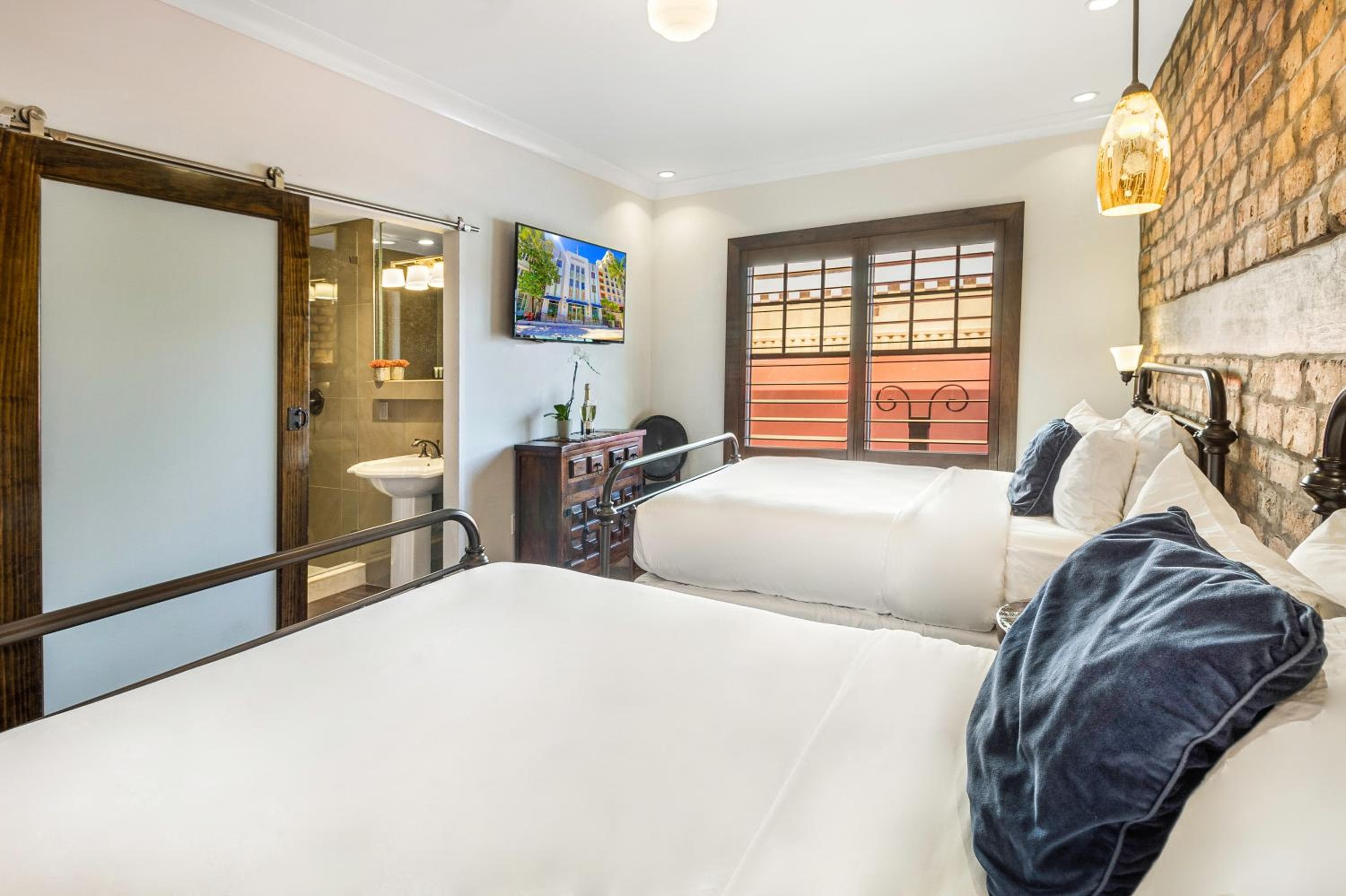 Deluxe Double Room with Two Double Beds room photo