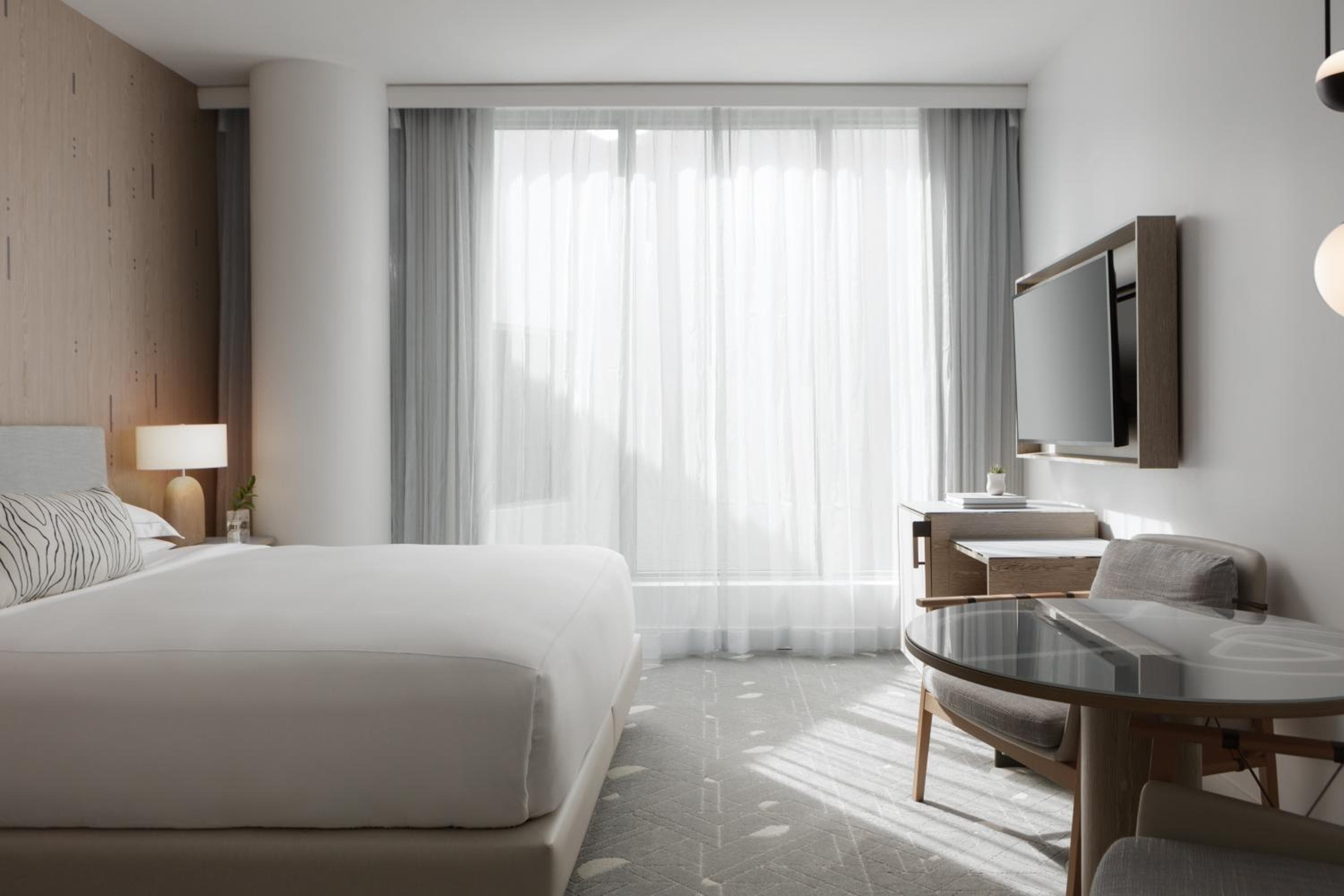 King Room with Atrium View room photo