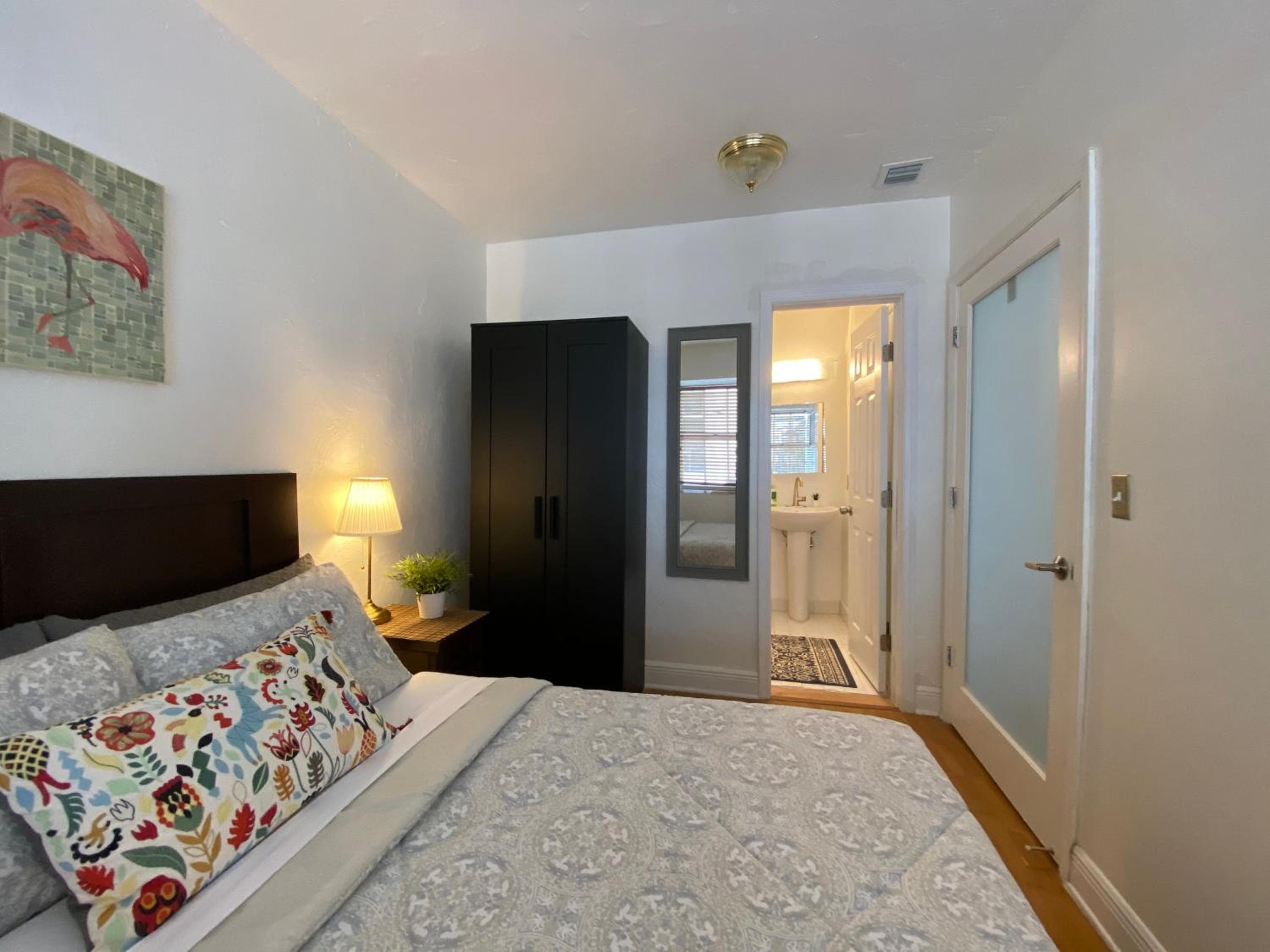 Private Queen Room and Bathroom room photo