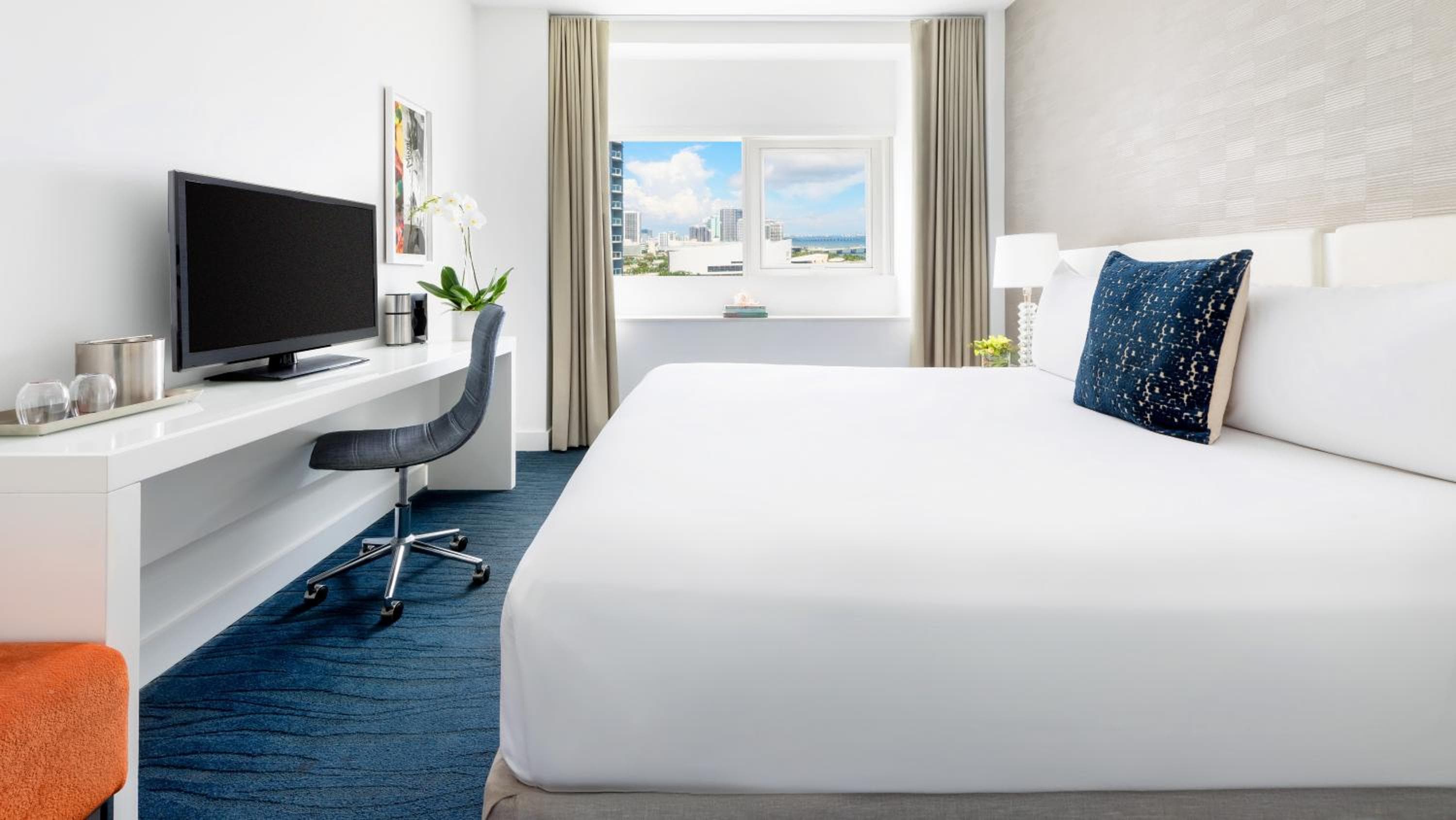 Savvy King room photo