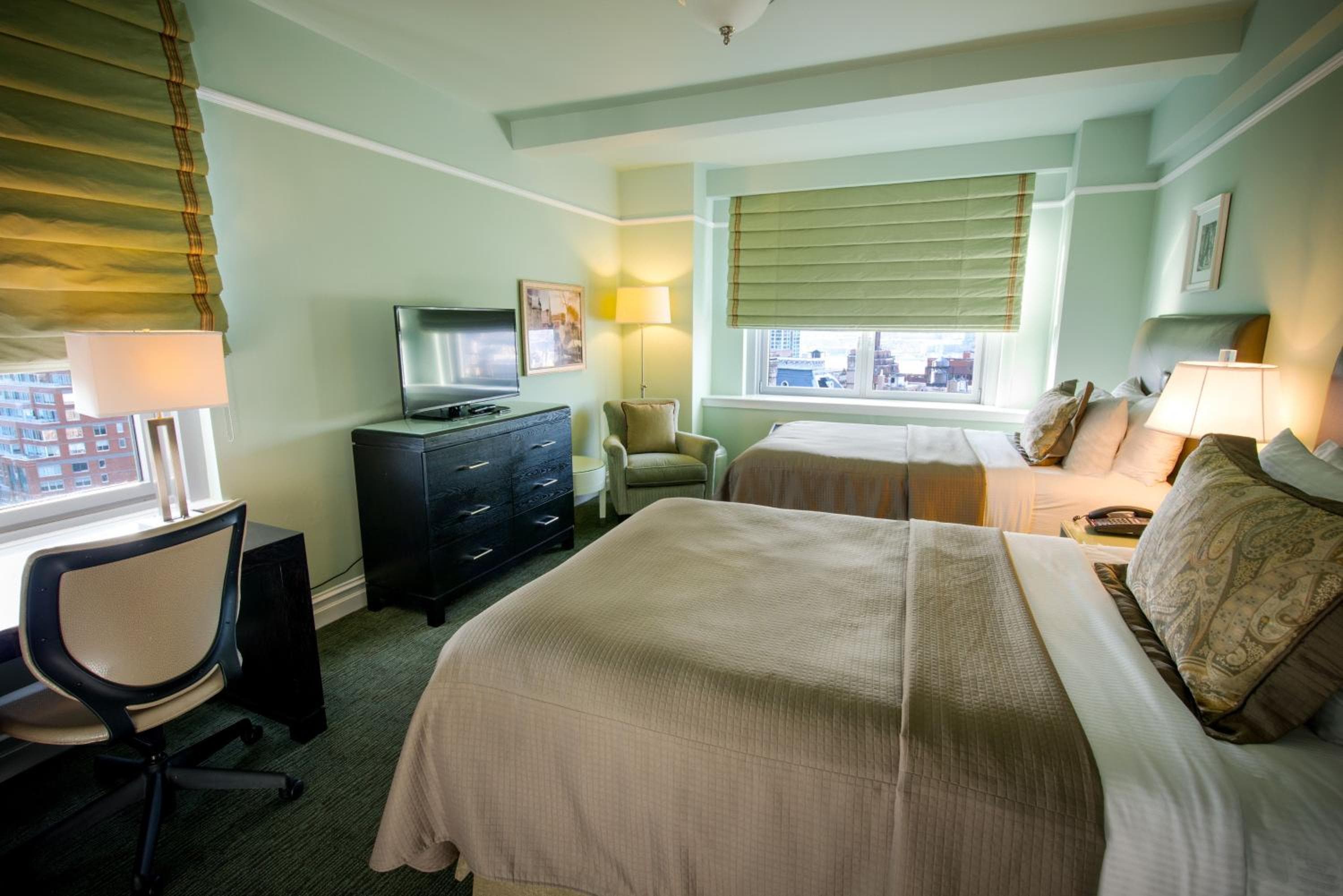 Deluxe Double Studio with Two Double Beds room photo
