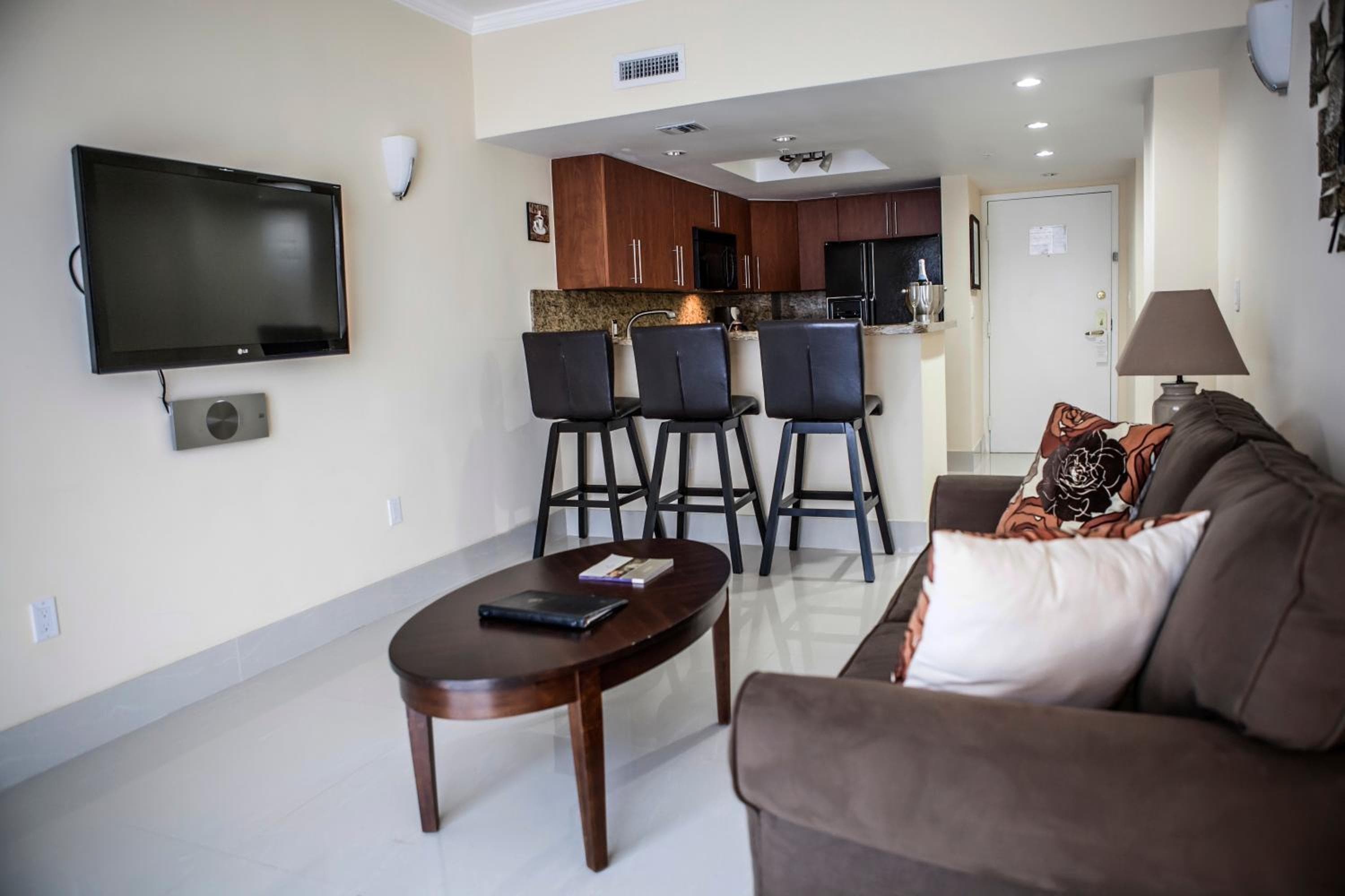 Superior One-Bedroom Apartment room photo