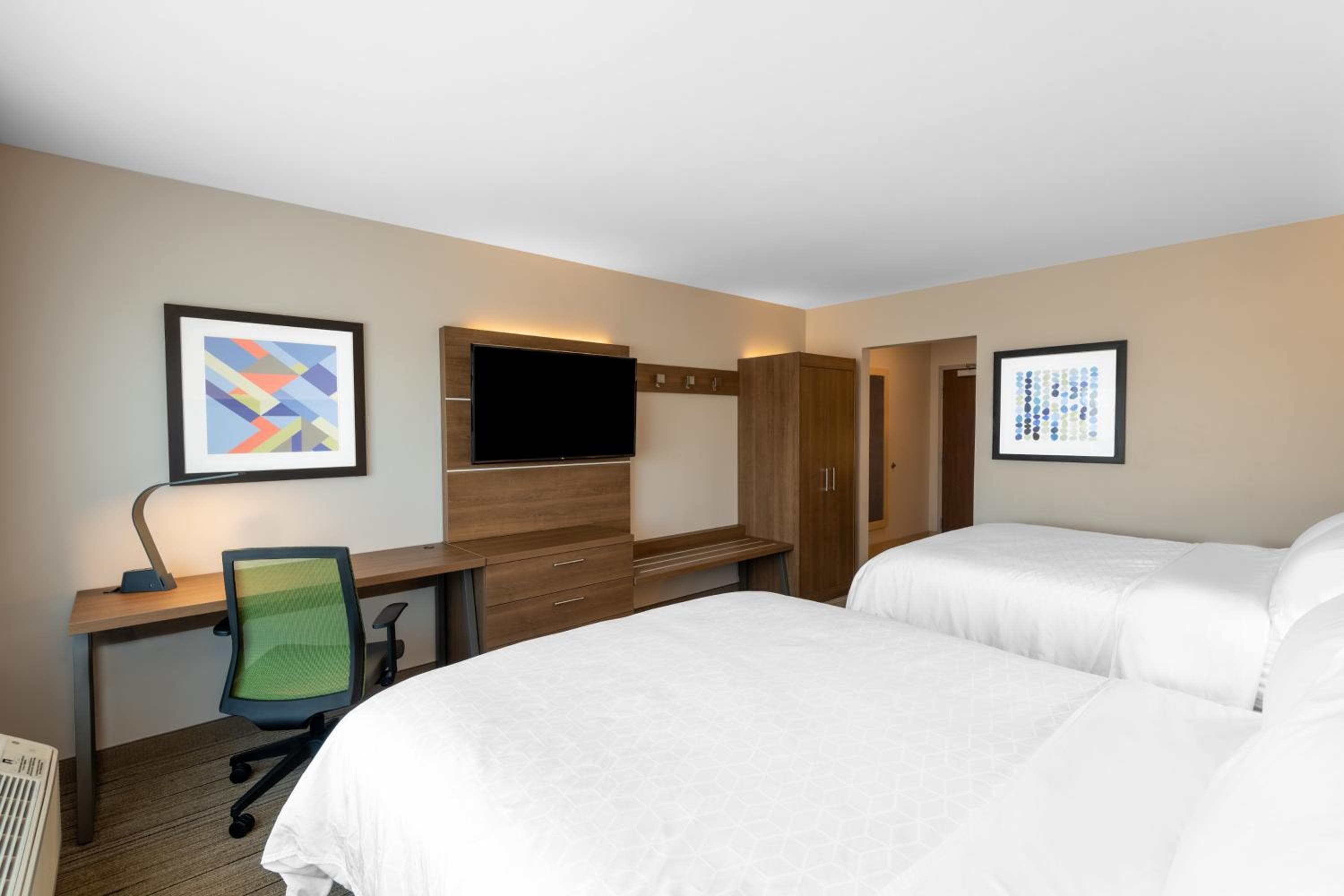 Standard Room with Two Queen Beds room photo