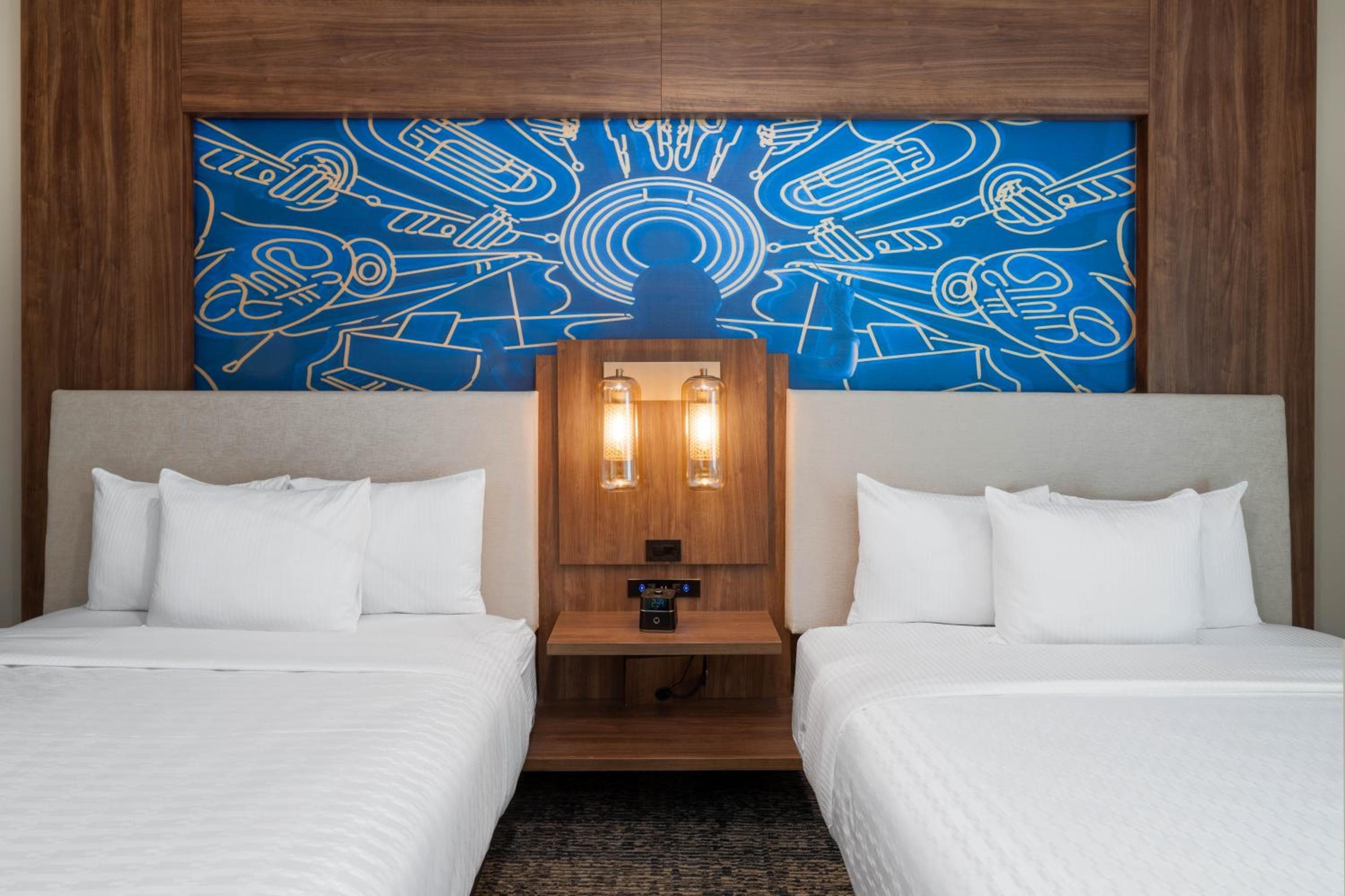 Queen Room with Two Queen Beds - Non-Smoking room photo