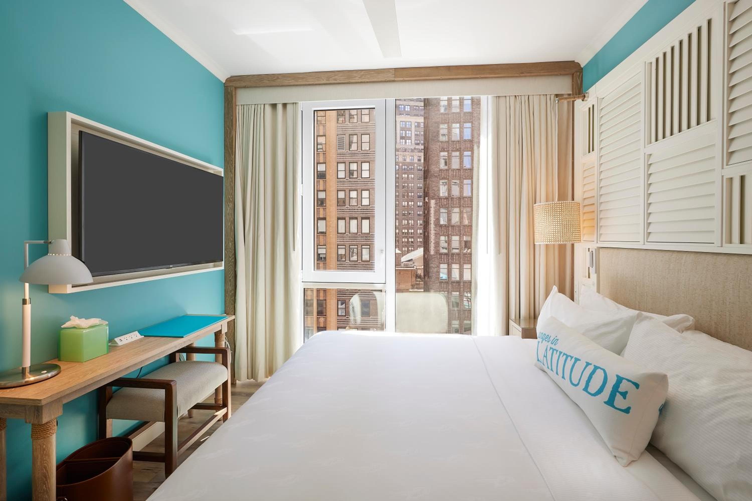 Standard Room One King Bed room photo