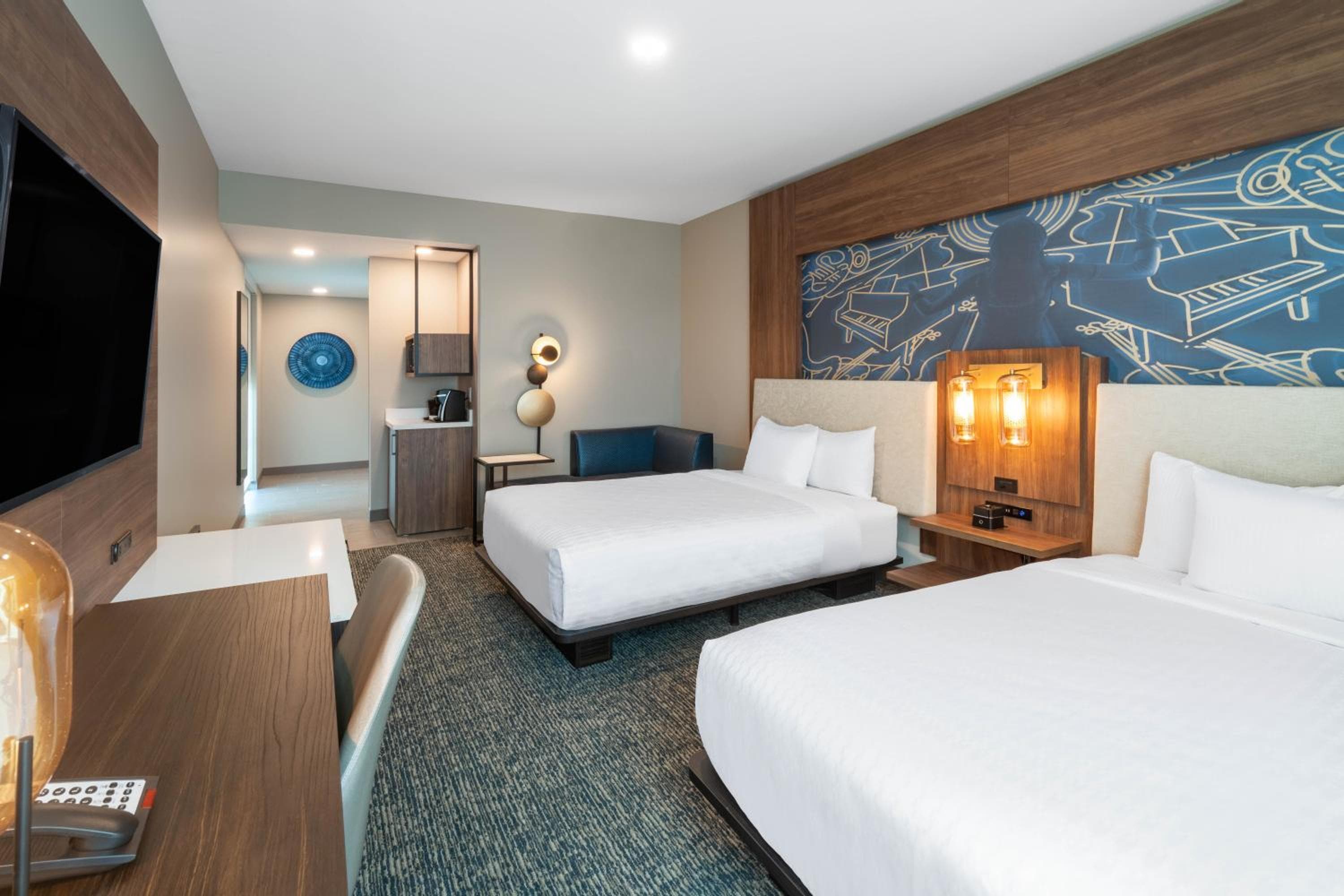Queen Room with Tub with Grab Bars - Mobility Accessible/Non-Smoking room photo