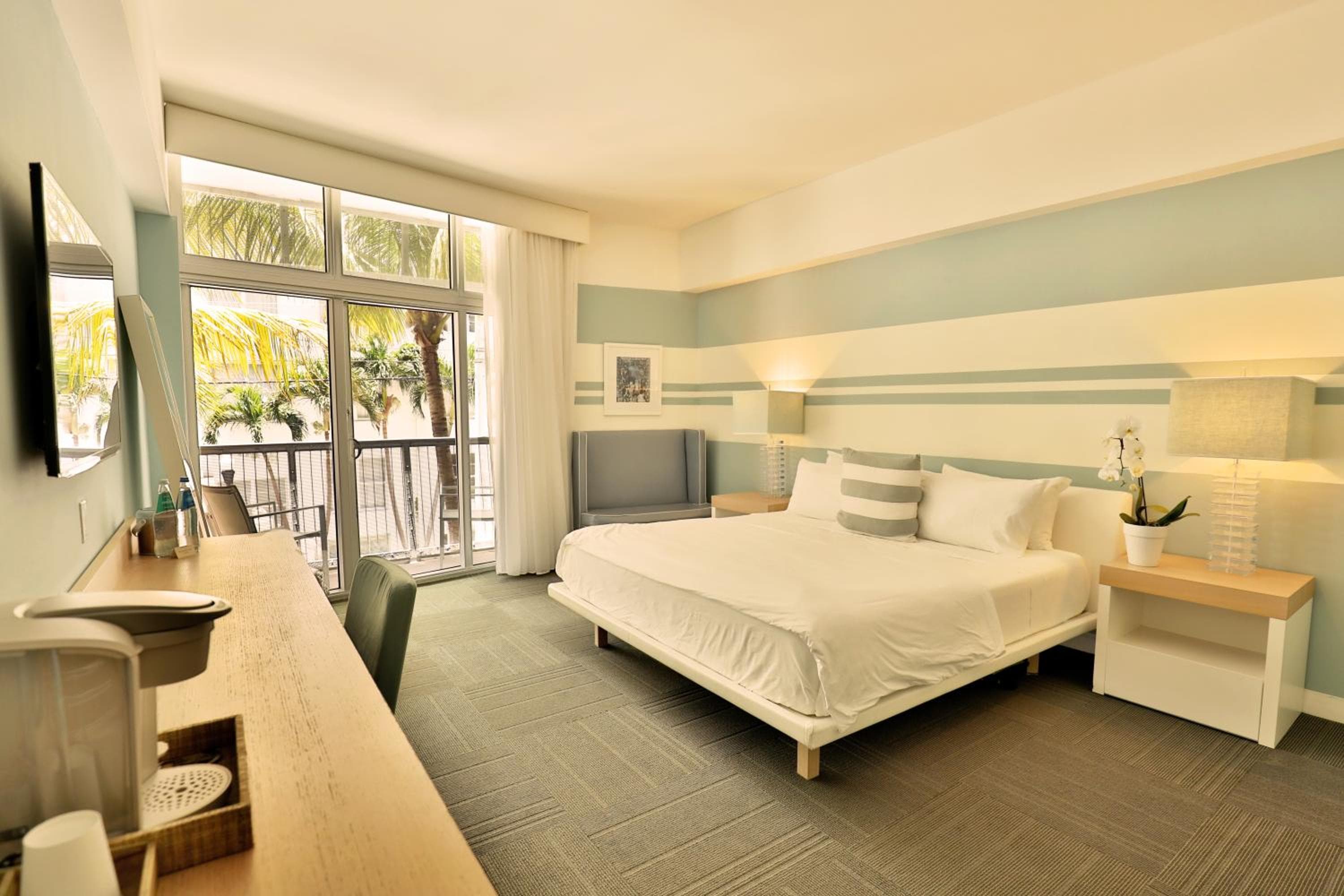 King Room with Partial Ocean View room photo