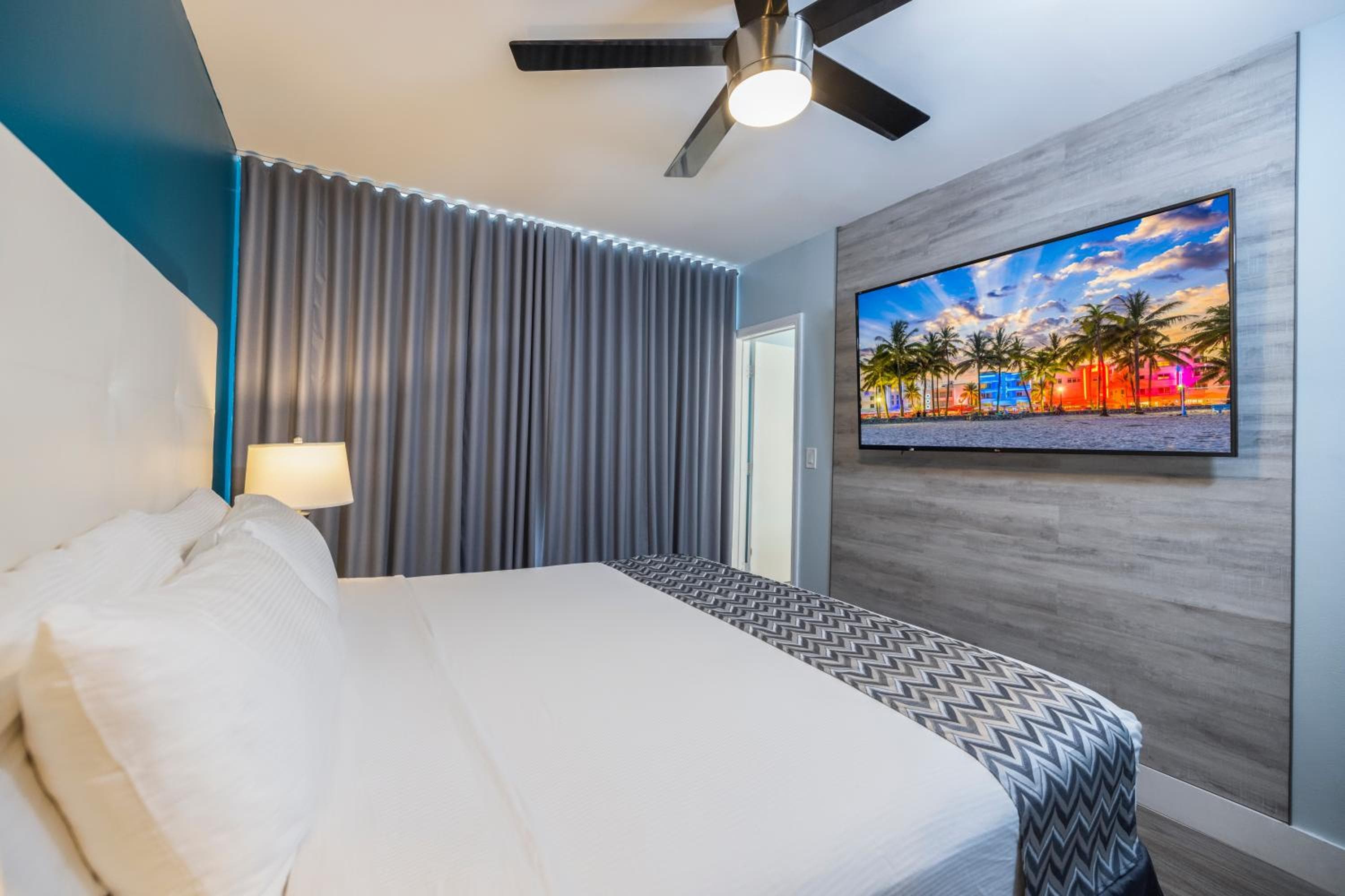 Deluxe King Room room photo