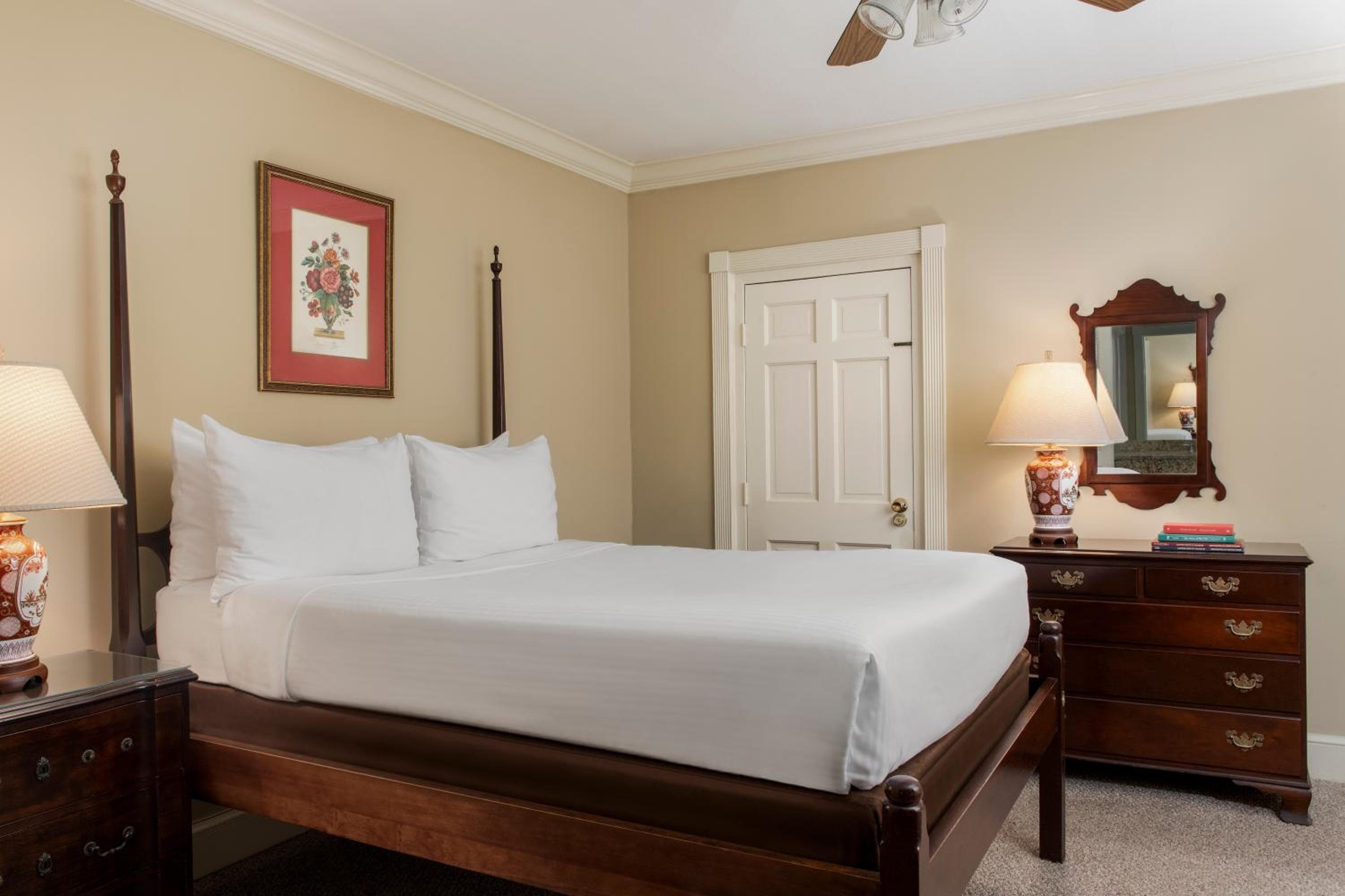 Traditional Queen Room room photo