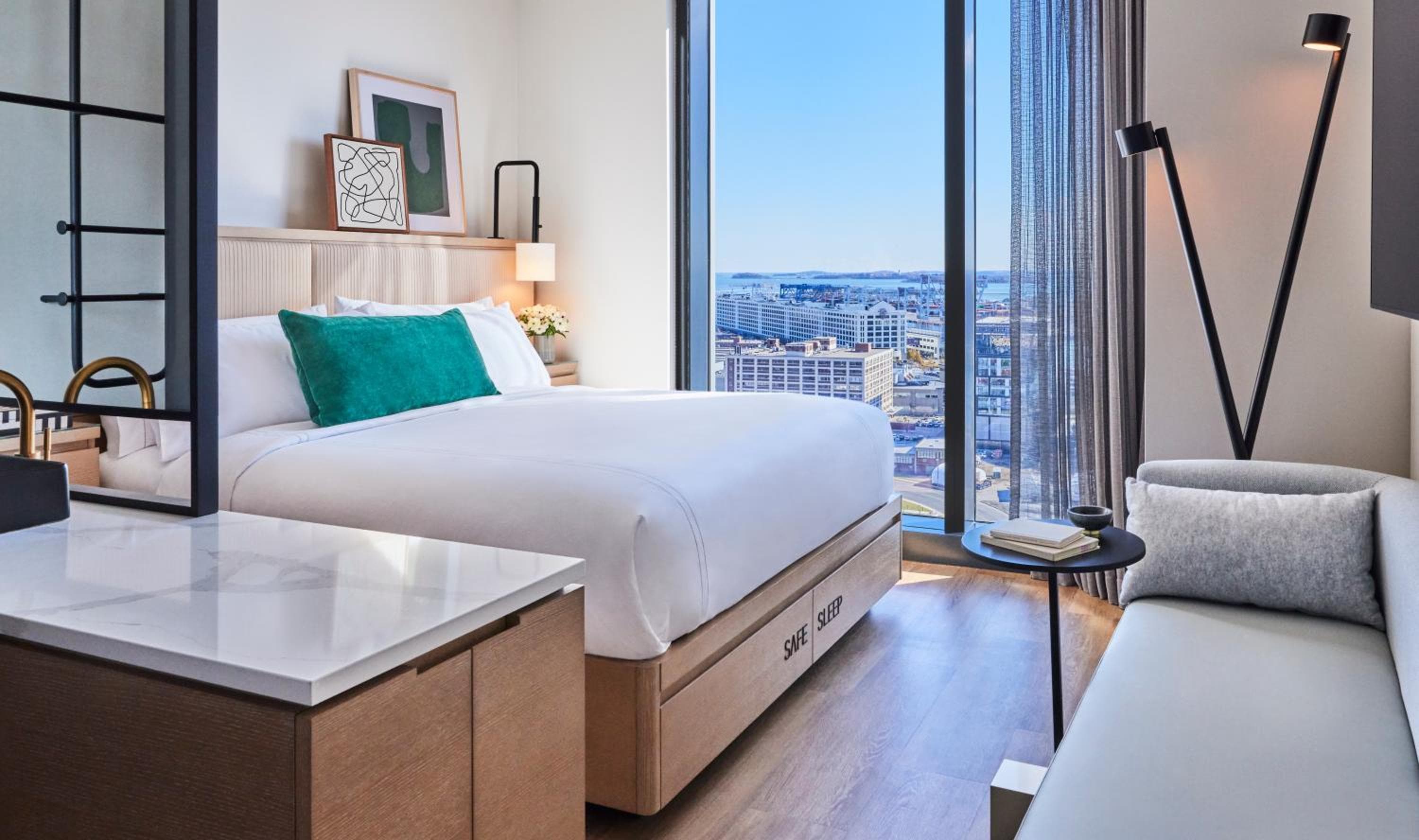 Artist Tower Studio Room 1 Queen Bed room photo
