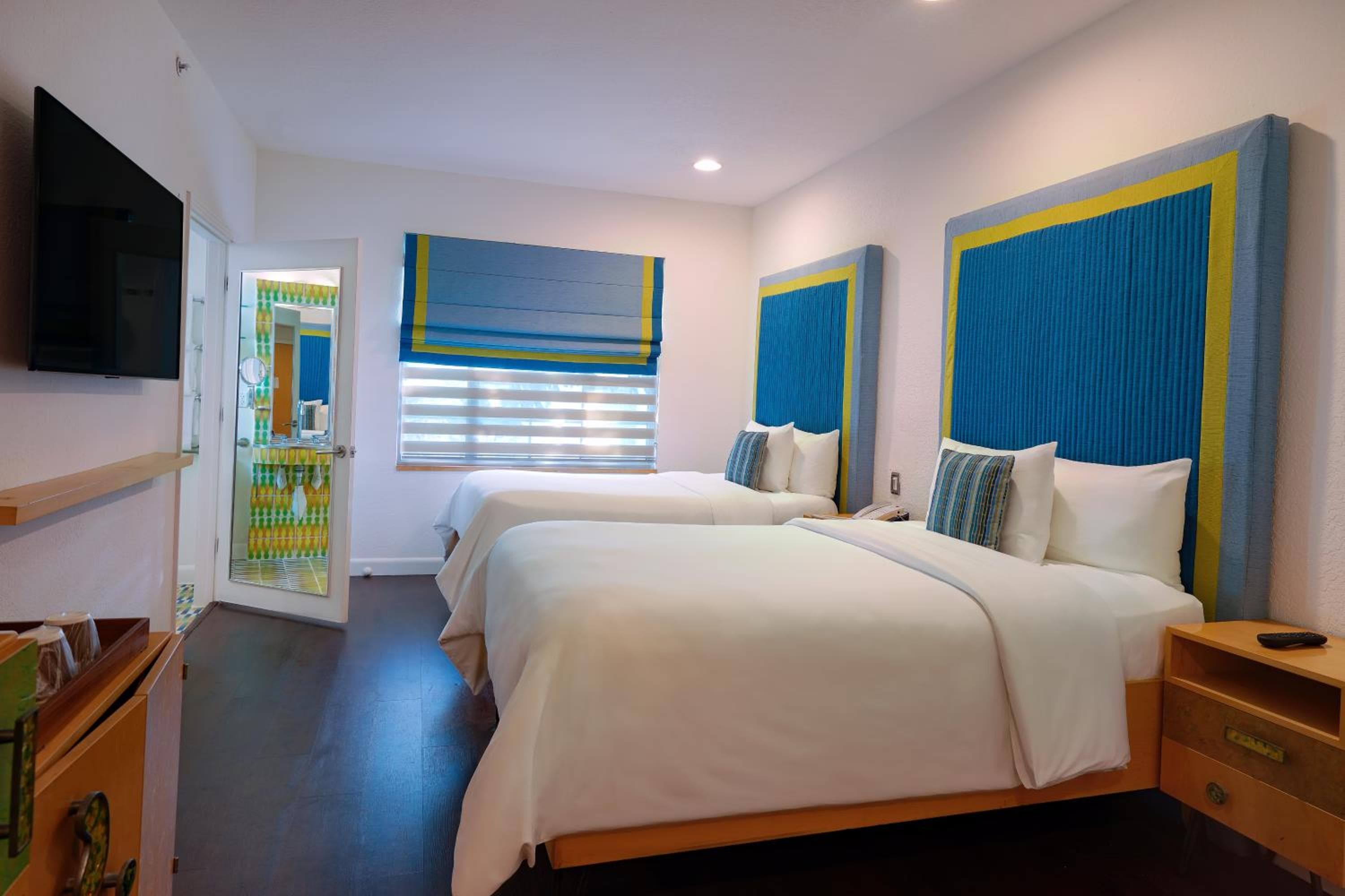 Collins Deluxe Double room photo