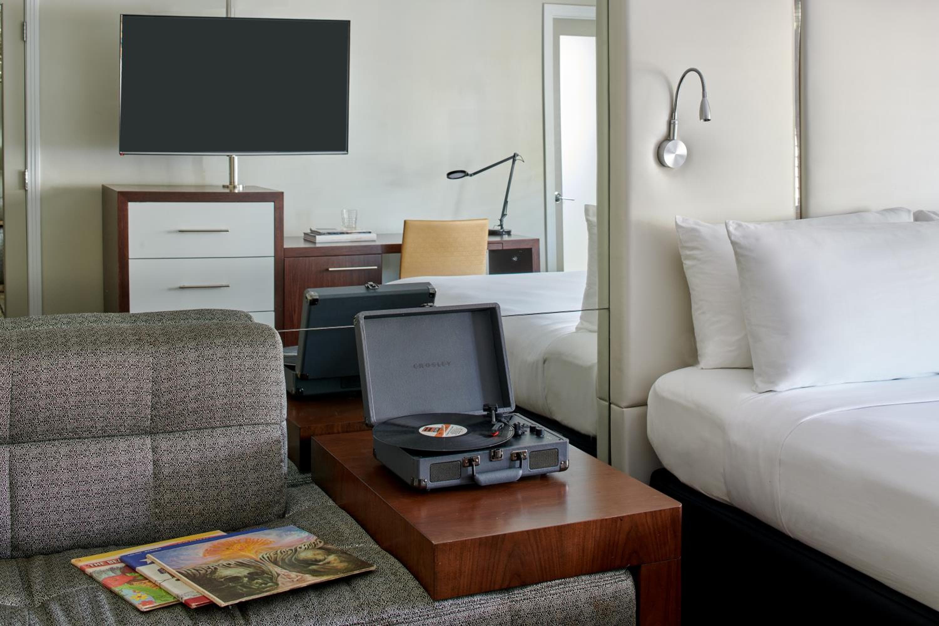 One King room photo