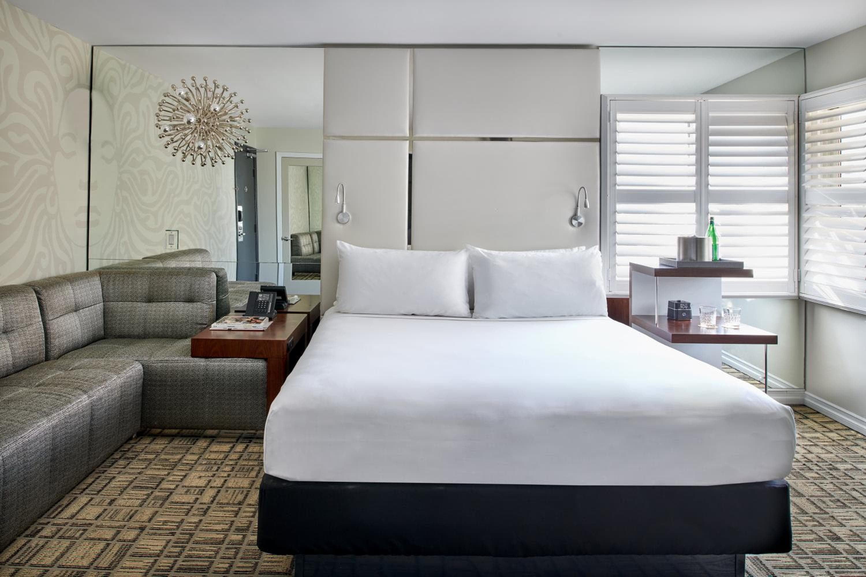 One Queen room photo
