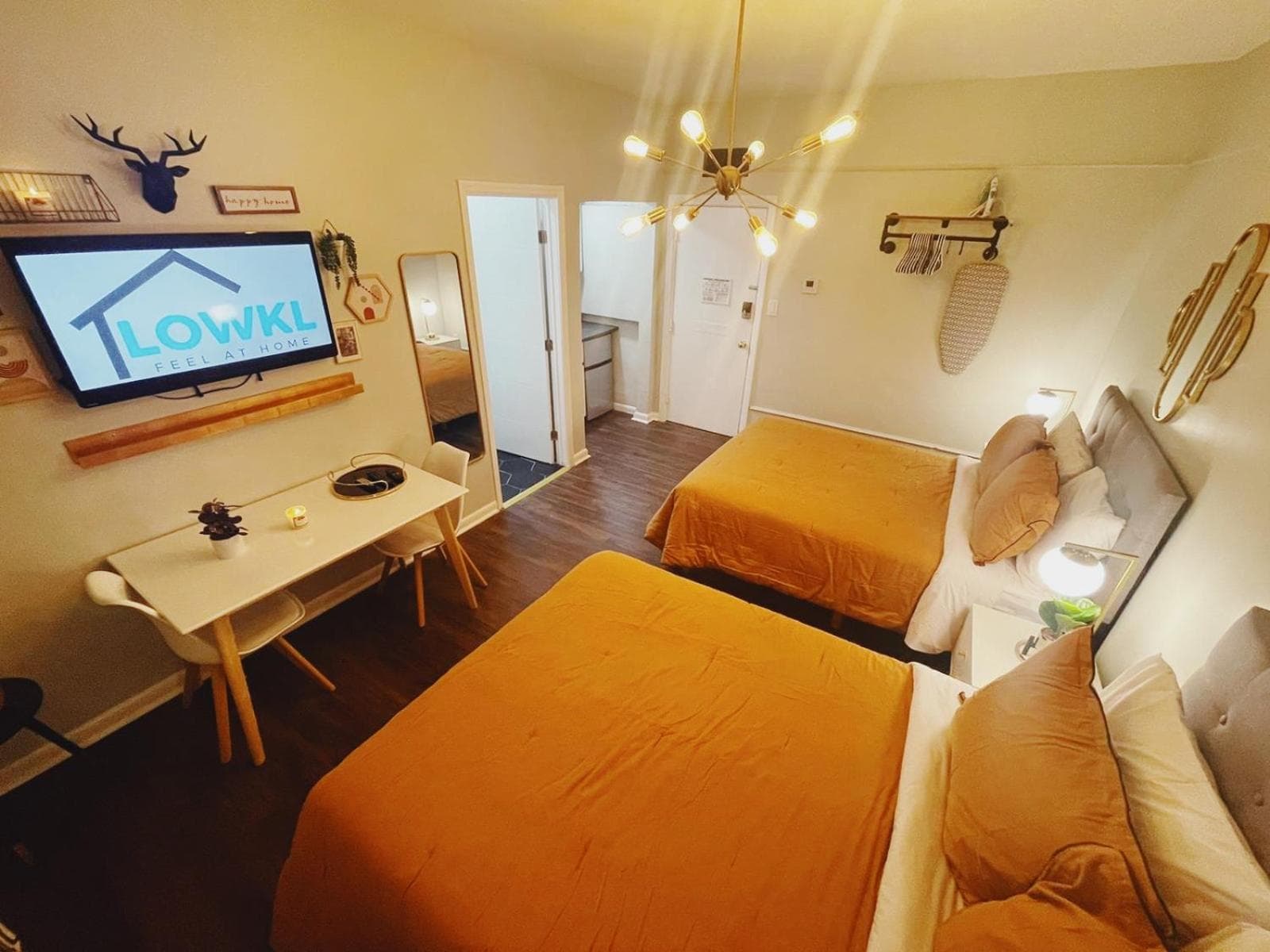 Deluxe Two Queen Beds Studio with Kitchenette room photo